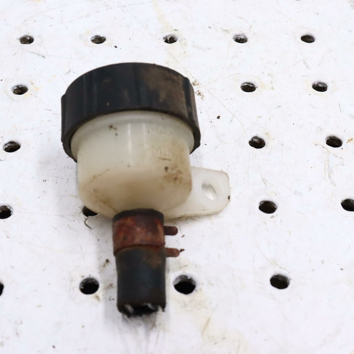2001 POLARIS SPORTSMAN 400 REAR BRAKE MASTER FLUID RESERVOIR TANK BOTTLE 1930854