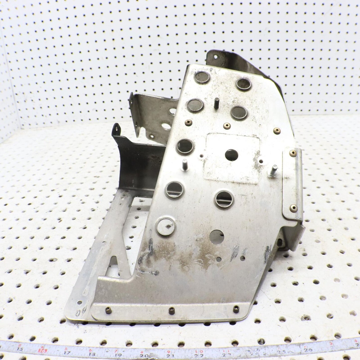 2008 POLARIS SWITCHBACK TURBO RIGHT FRONT FOOT REST STAY FOOTREST WELL 1016004