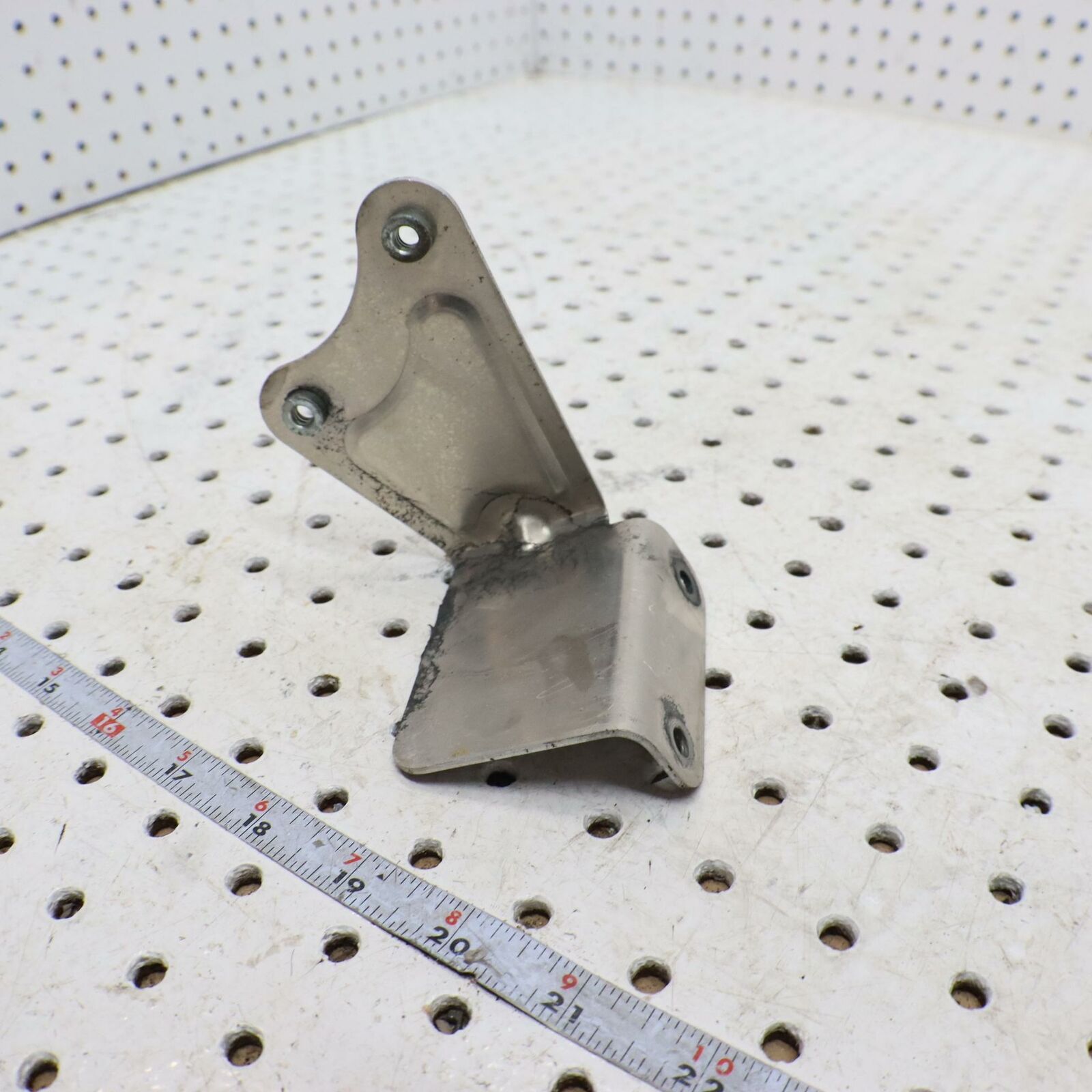 2006 POLARIS SWITCHBACK OIL TANK BOTTLE BRACKET MOUNT  1015745