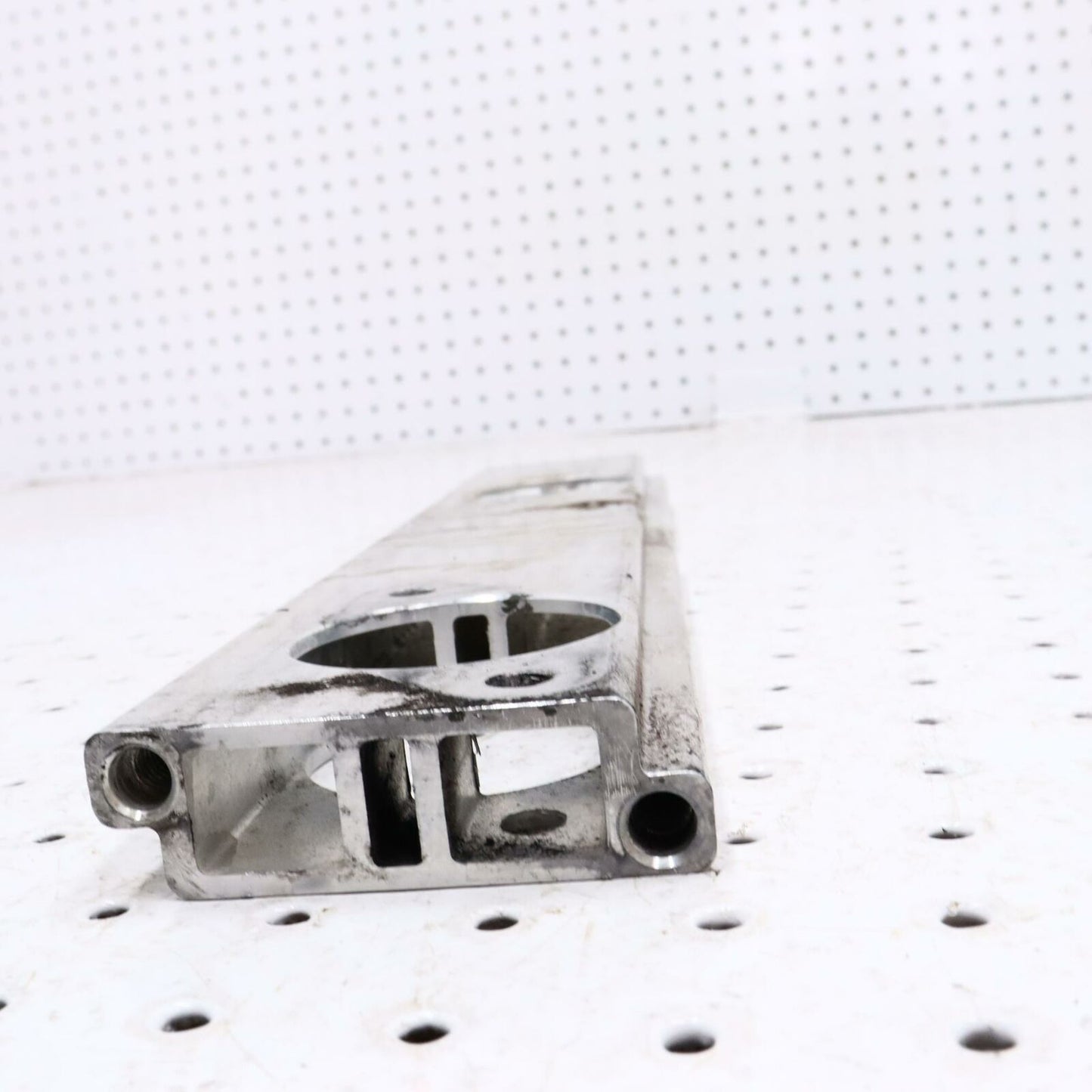 2006 POLARIS CLASSIC 700 ENGINE MOTOR MOUNT BRACKET 5134931