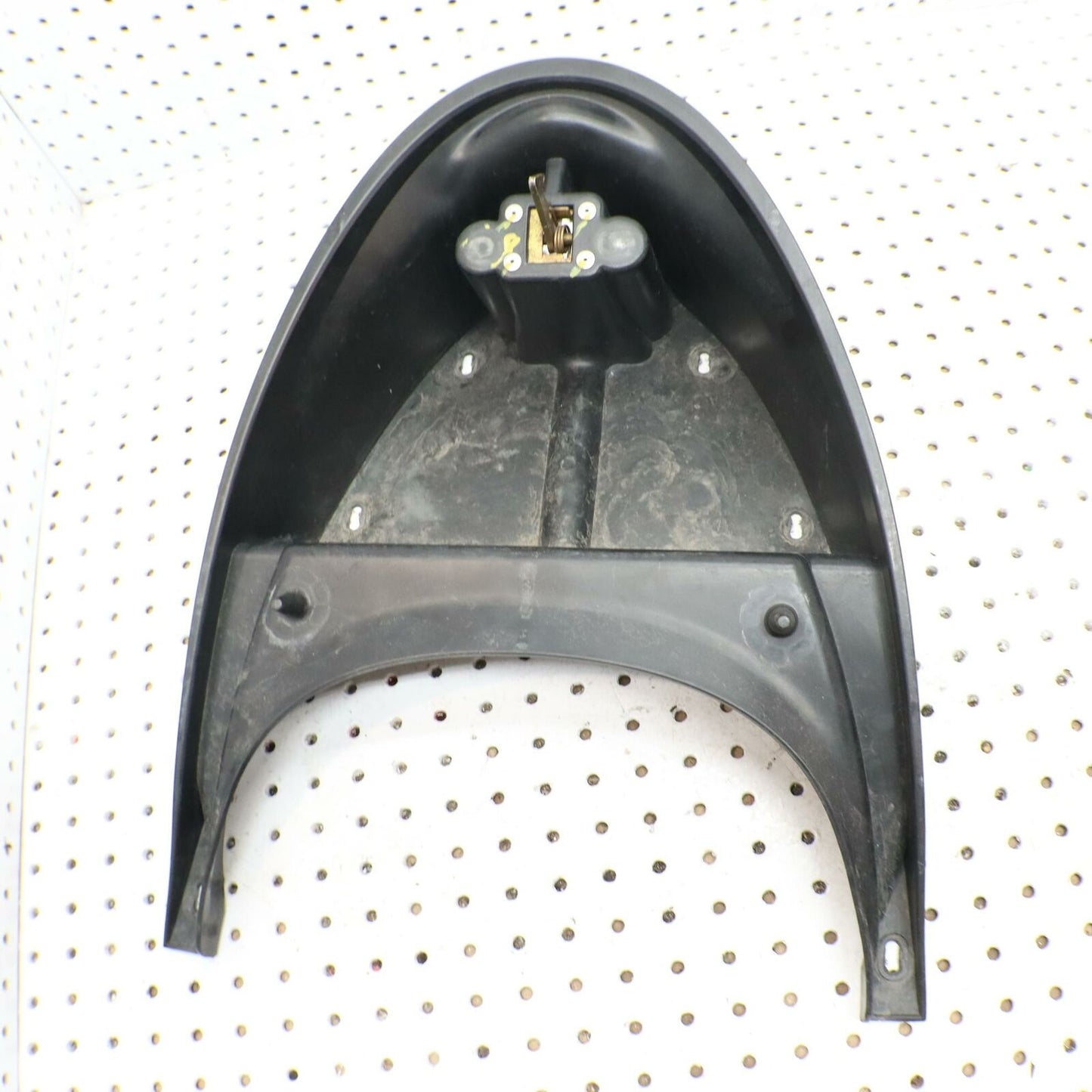 2006 POLARIS SWITCHBACK SEAT WEDGE ASM, BLK 2632845-070