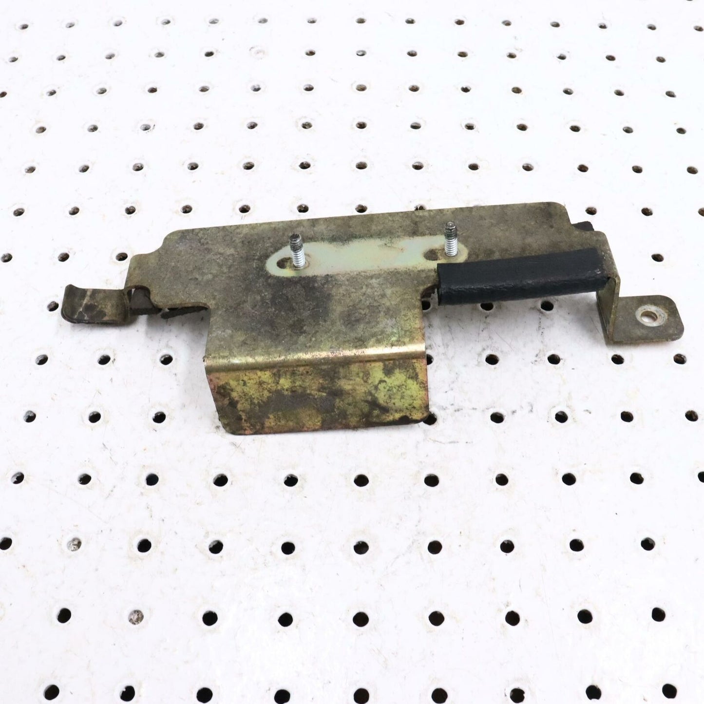 2006 POLARIS SWITCHBACK BATTERY BOX HOLDER COVER 1015168; 1016727