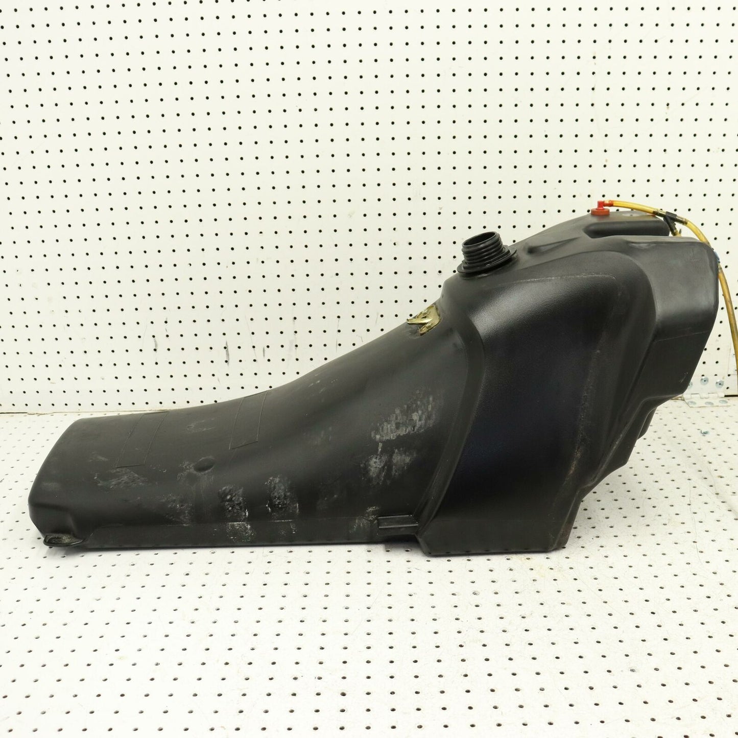 2007 POLARIS RMK 600 GAS TANK FUEL RESERVOIR 2520616
