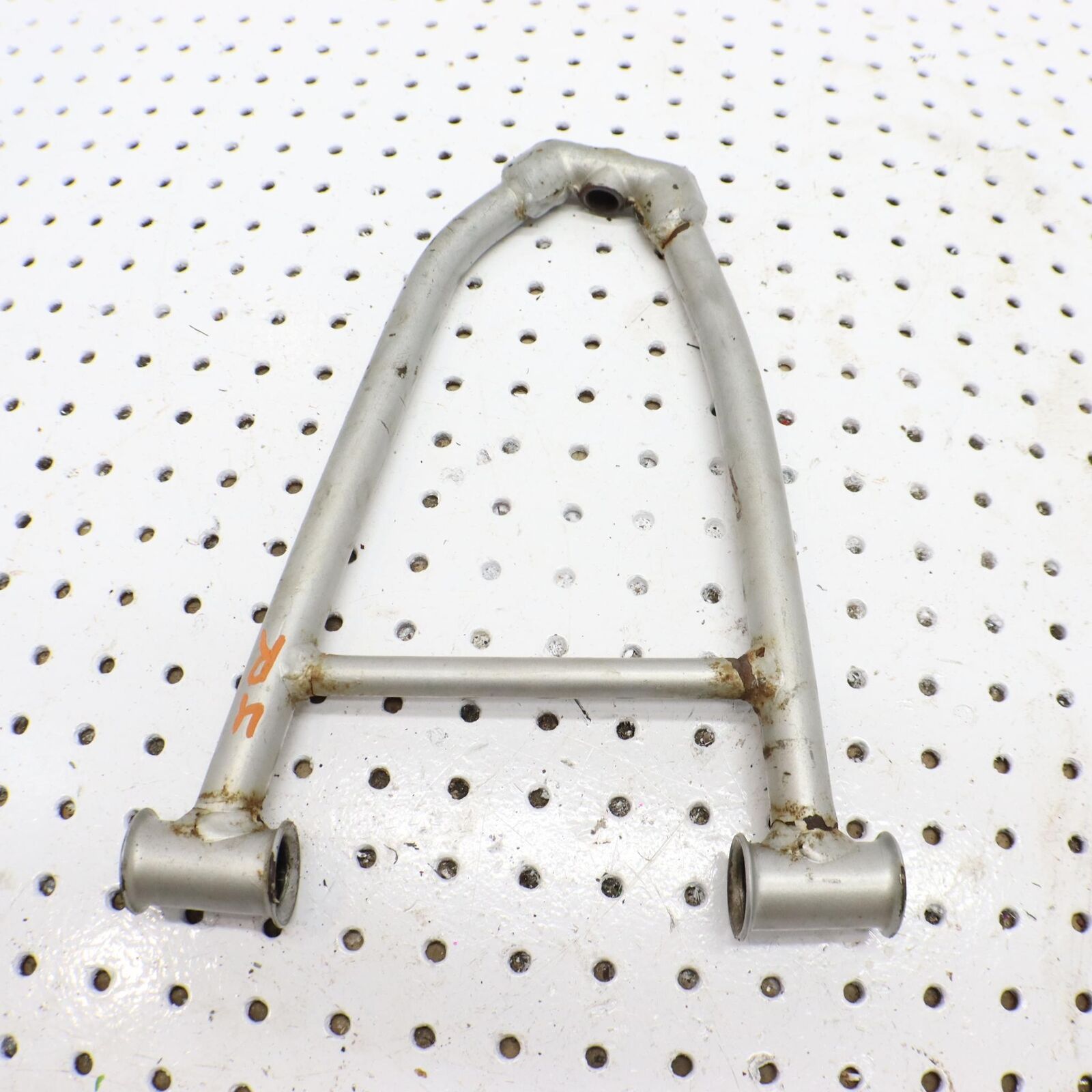 2006 POLARIS FUSION 700 FRONT UPPER RIGHT CONTROL A ARM  2203020-385