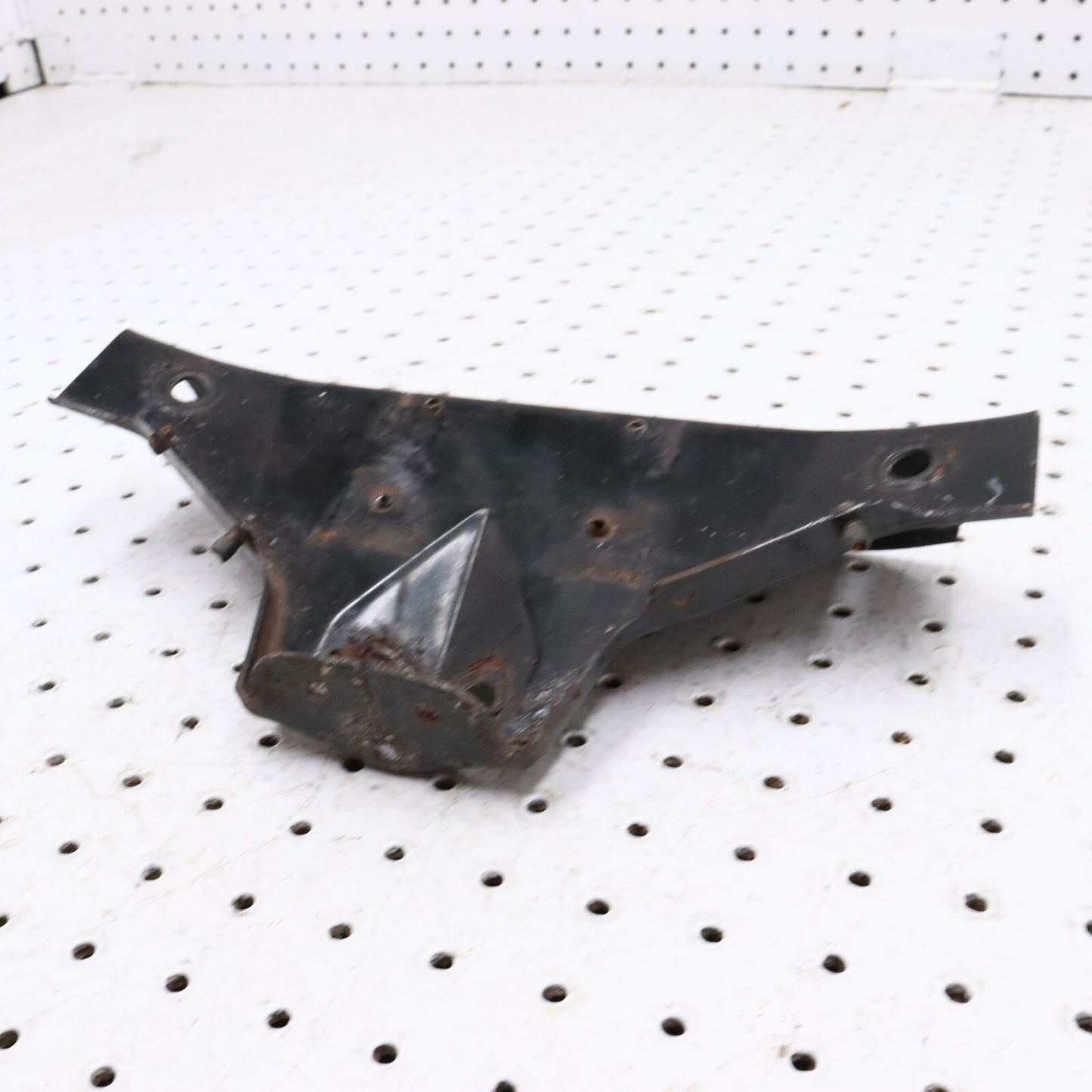POLARIS RADIUS ROD MOUNT BRKT, RAD. ROD SUPPORT, BLK 5244049-067