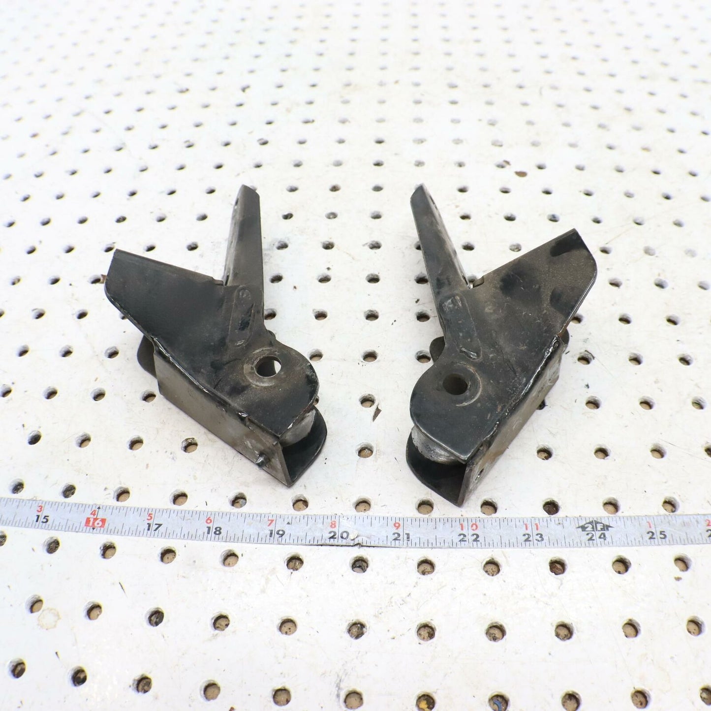 2006 POLARIS SWITCHBACK FRONT SHOCK TOWERS MOUNTS 1014463-067 1014462-067
