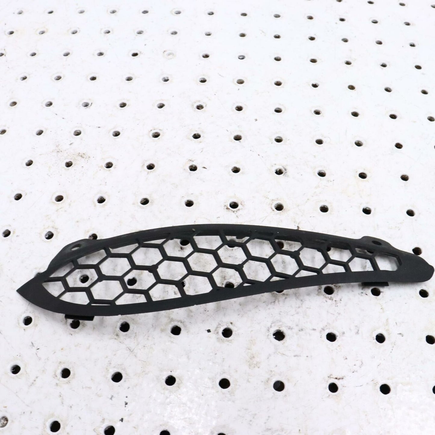 2006 POLARIS SWITCHBACK LEFT HOOD LOUVER SCREEN VENT COVER 5436181-070