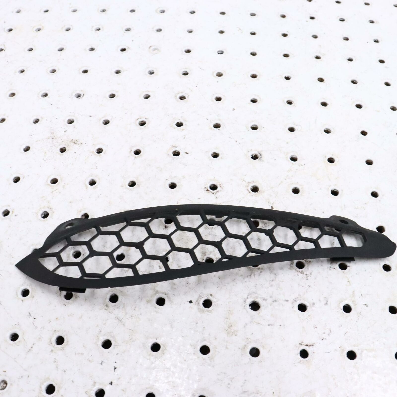 2006 POLARIS SWITCHBACK LEFT HOOD LOUVER SCREEN VENT COVER 5436181-070