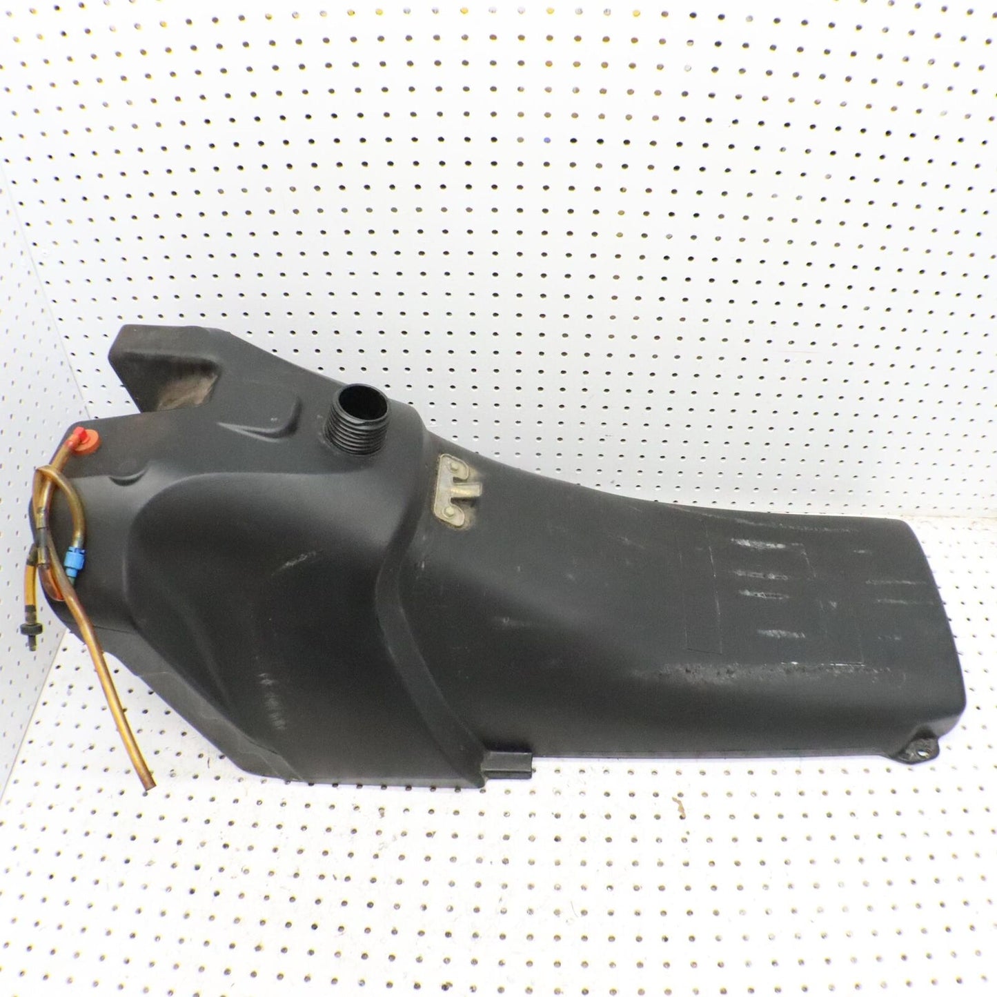 2006 POLARIS FUSION 600 GAS TANK FUEL TANK 2203555; 2520637-070