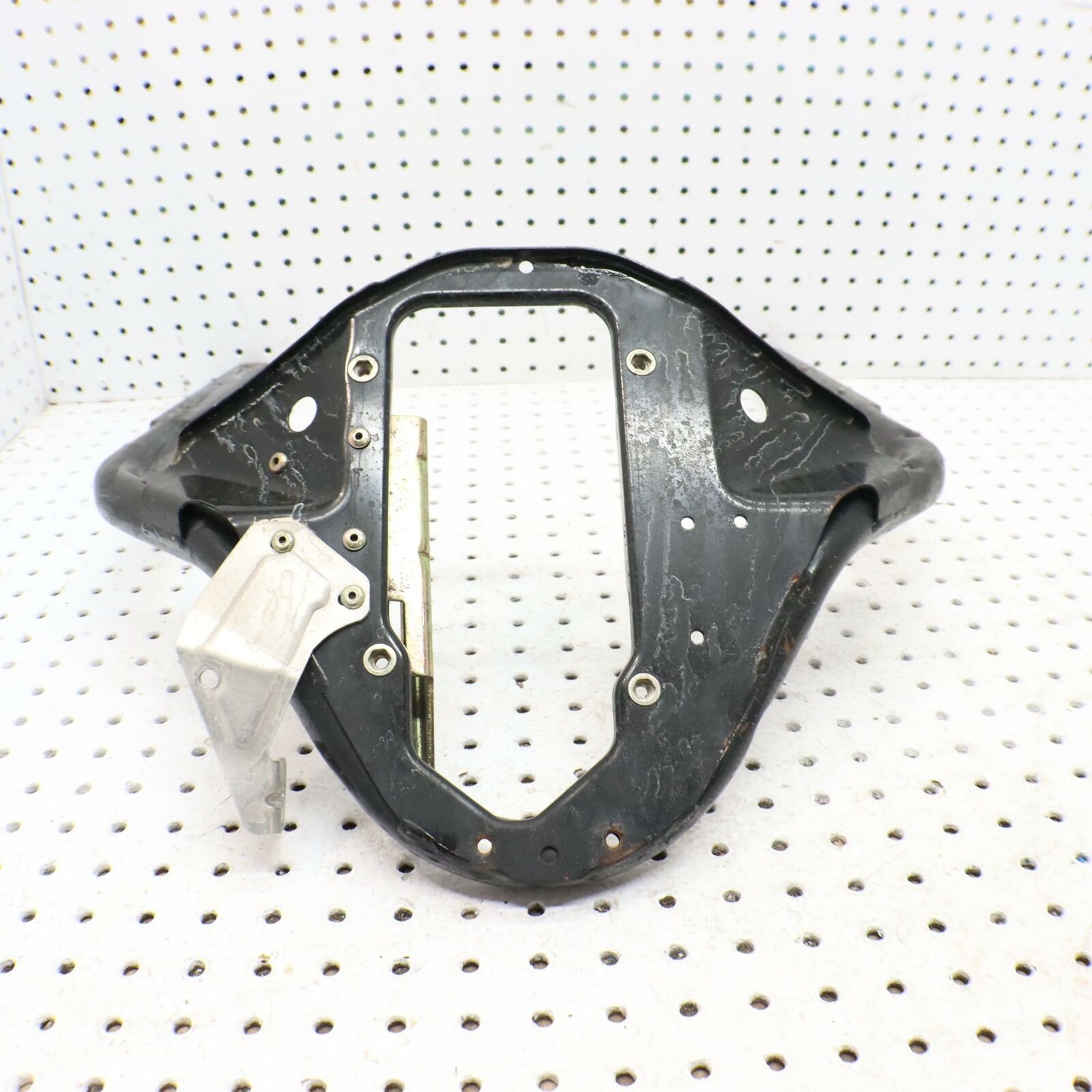 2006 POLARIS SWITCHBACK UPPER FRAME SUPPORT BRACKET STEERING GATE 1014904-067