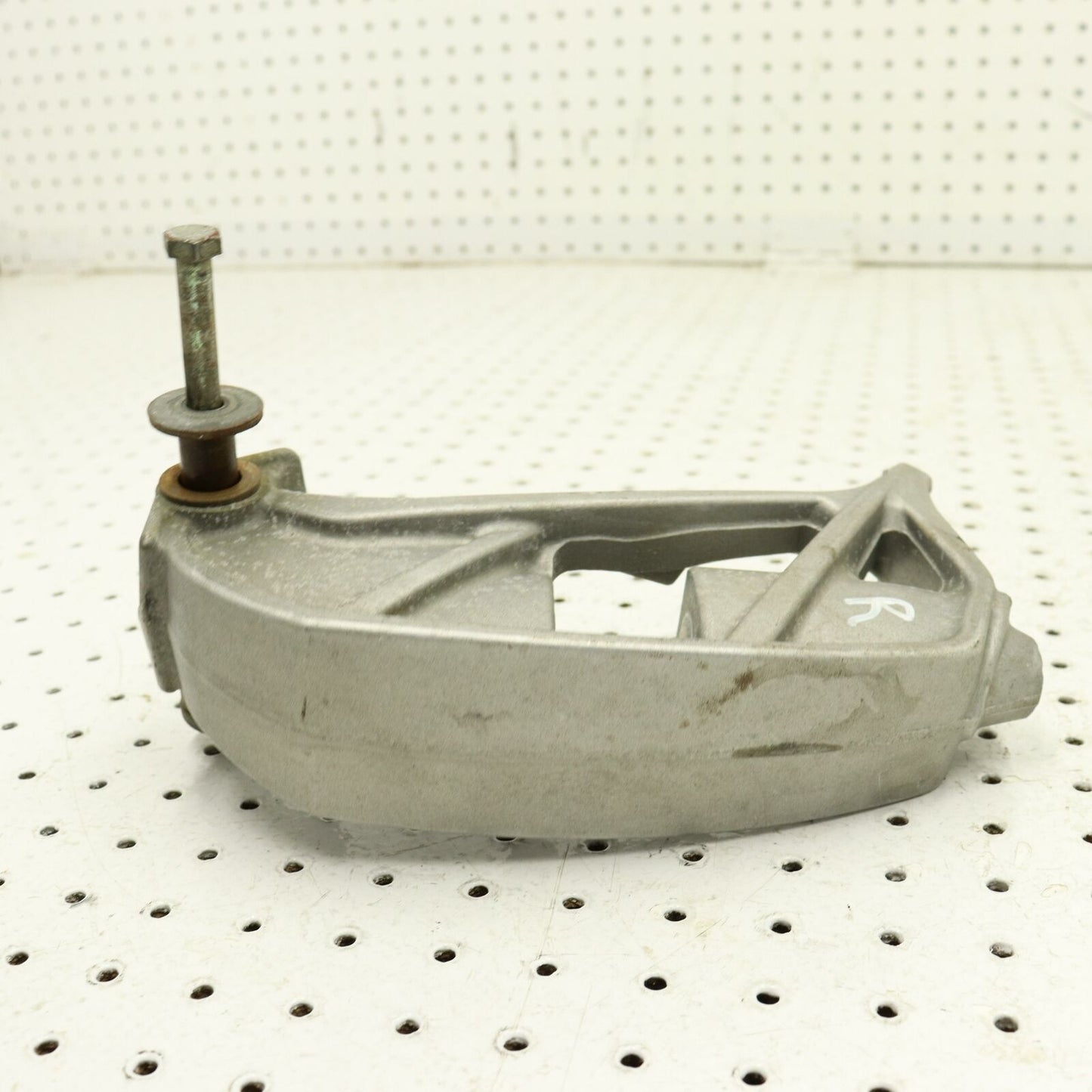 2007 POLARIS RMK 600 RIGHT FRONT STEERING ARM SPINDLE KNUCKLE 1822798
