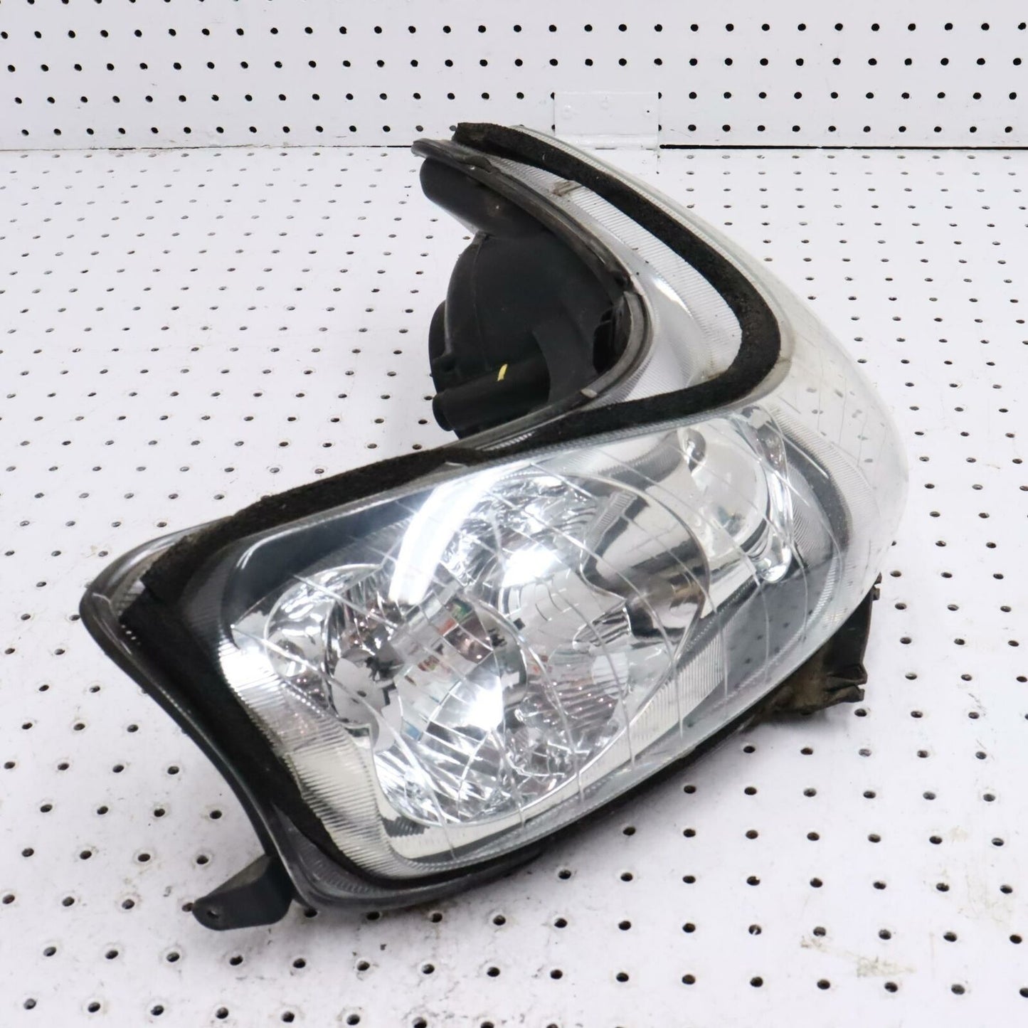 2006 POLARIS SWITCHBACK FRONT HEAD LIGHT LAMP HEADLIGHT 2410397