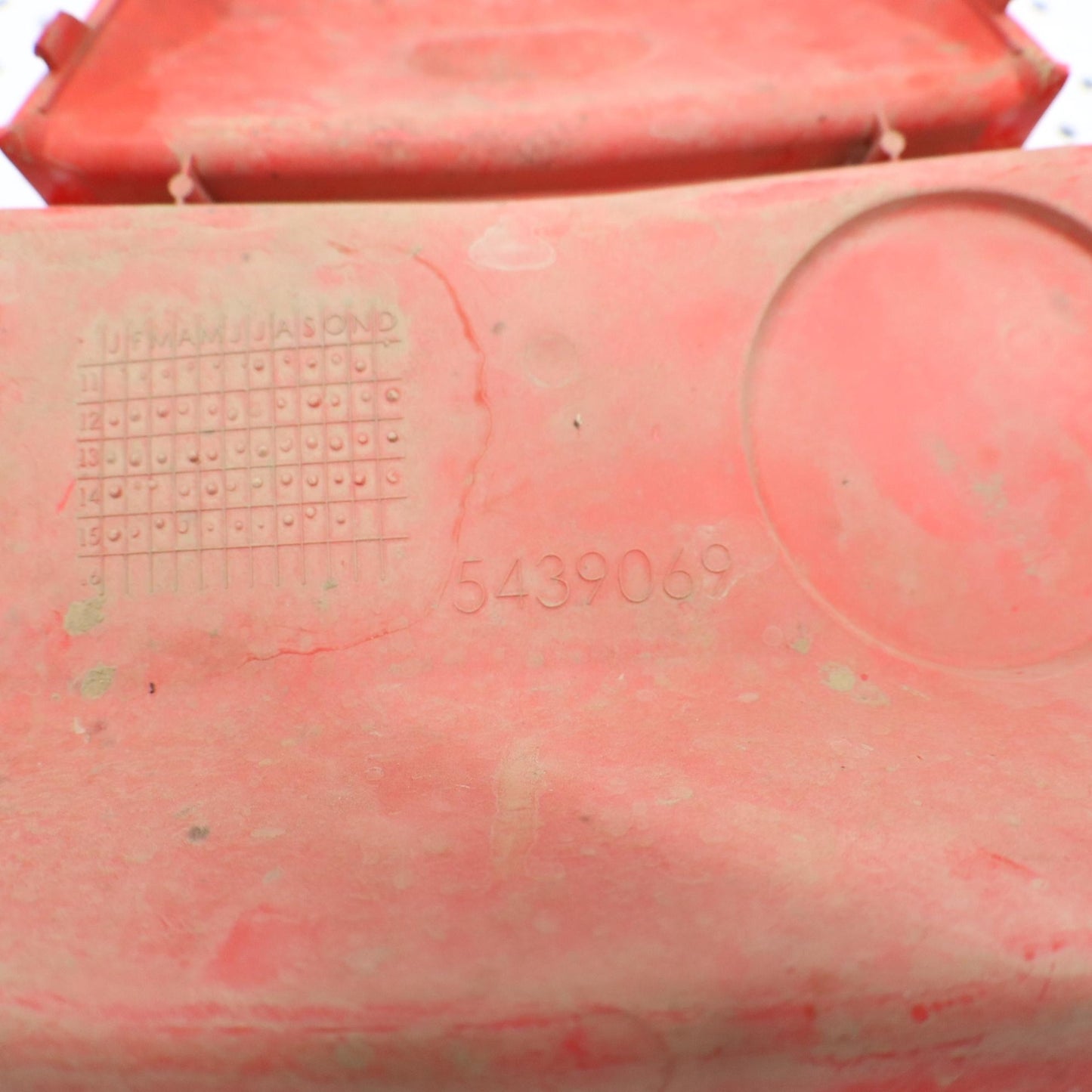 2016 POLARIS SPORTSMAN 570 FRONT FENDER COVER RED 5439069-293 CRACK
