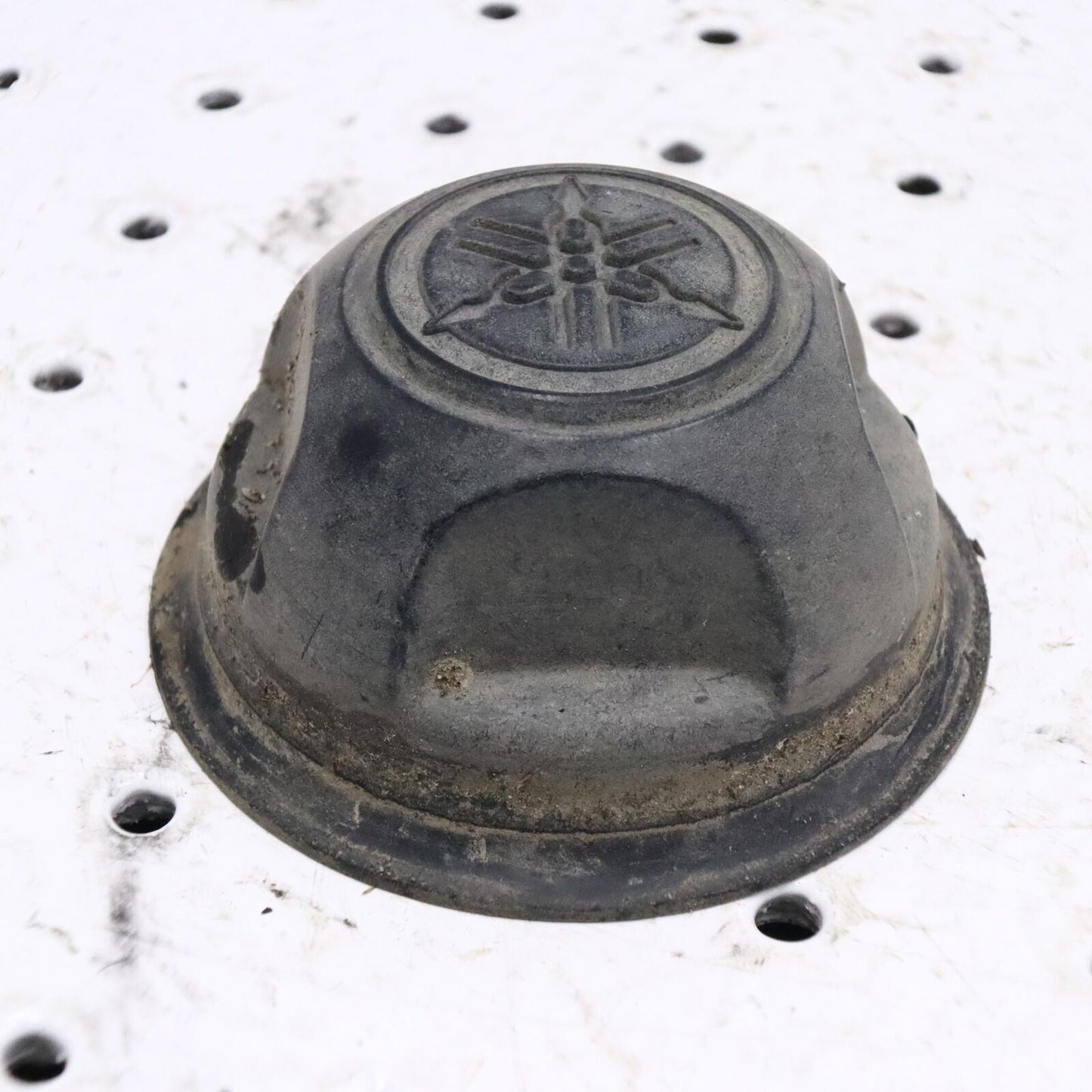 2013 YAMAHA GRIZZLY 700 WHEEL HUB DUST CAP COVER 1HP-F512A-00-00