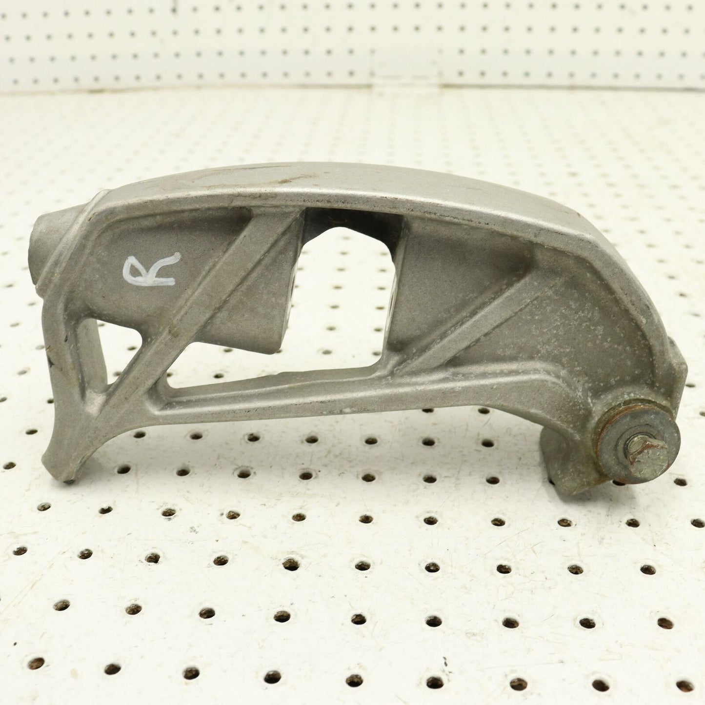 2007 POLARIS RMK 600 RIGHT FRONT STEERING ARM SPINDLE KNUCKLE 1822798