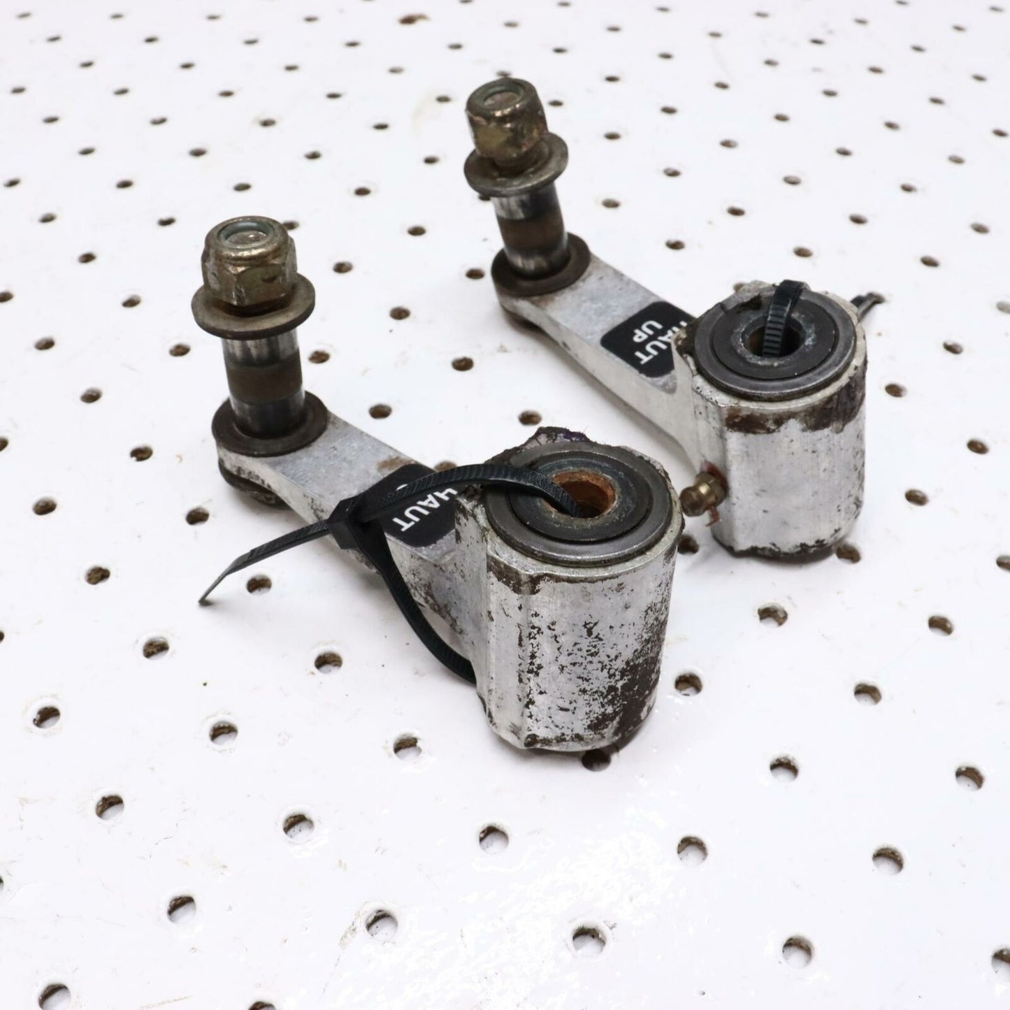 2006 SKI-DOO MXZ 800 BELL CRANK ARM STEERING PIVOT SWIVEL 506152124 506152123