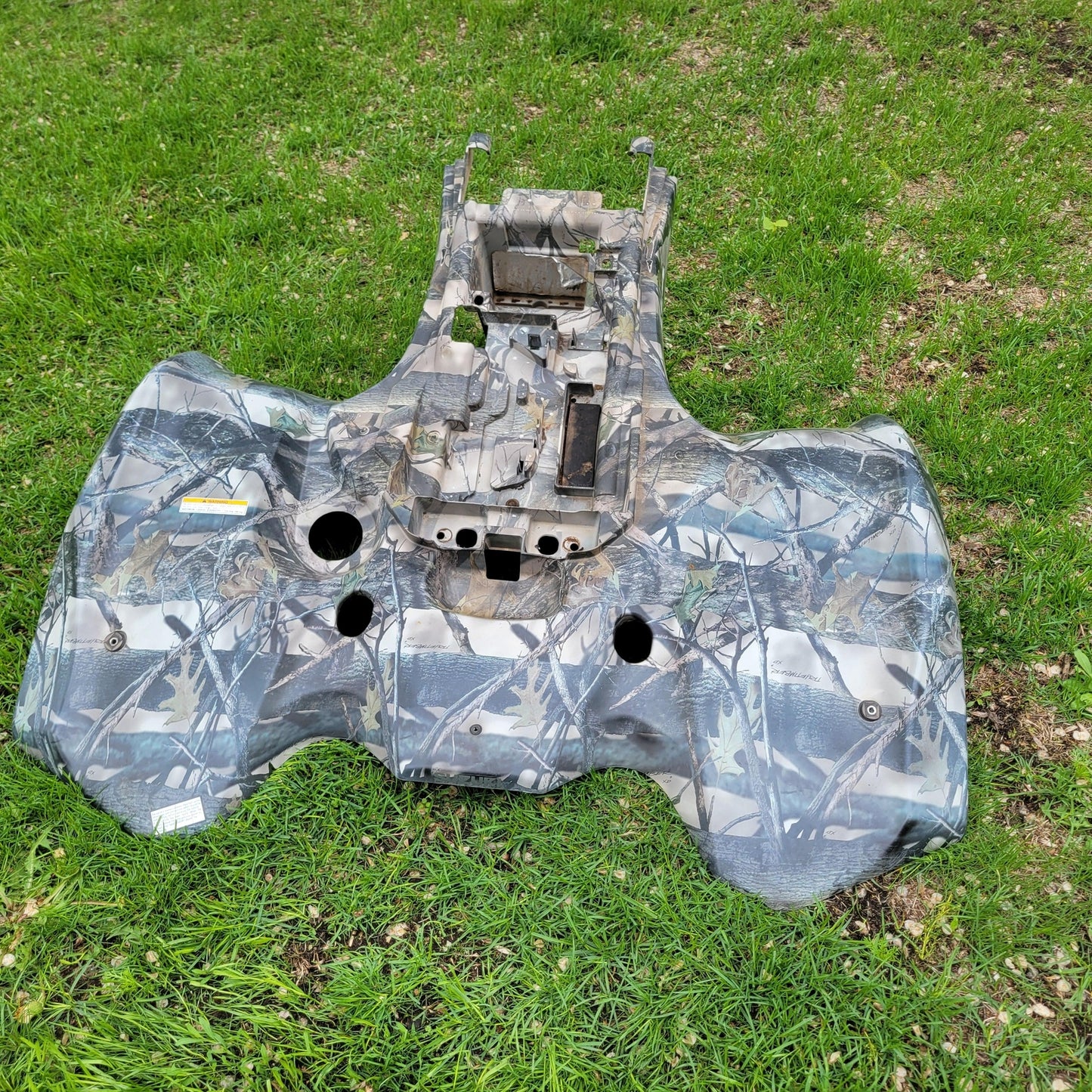 2016 SUZUKI KING QUAD 500 REAR FENDER CAMO 63111-31GC3-PHW; 63111-31G42-PHW