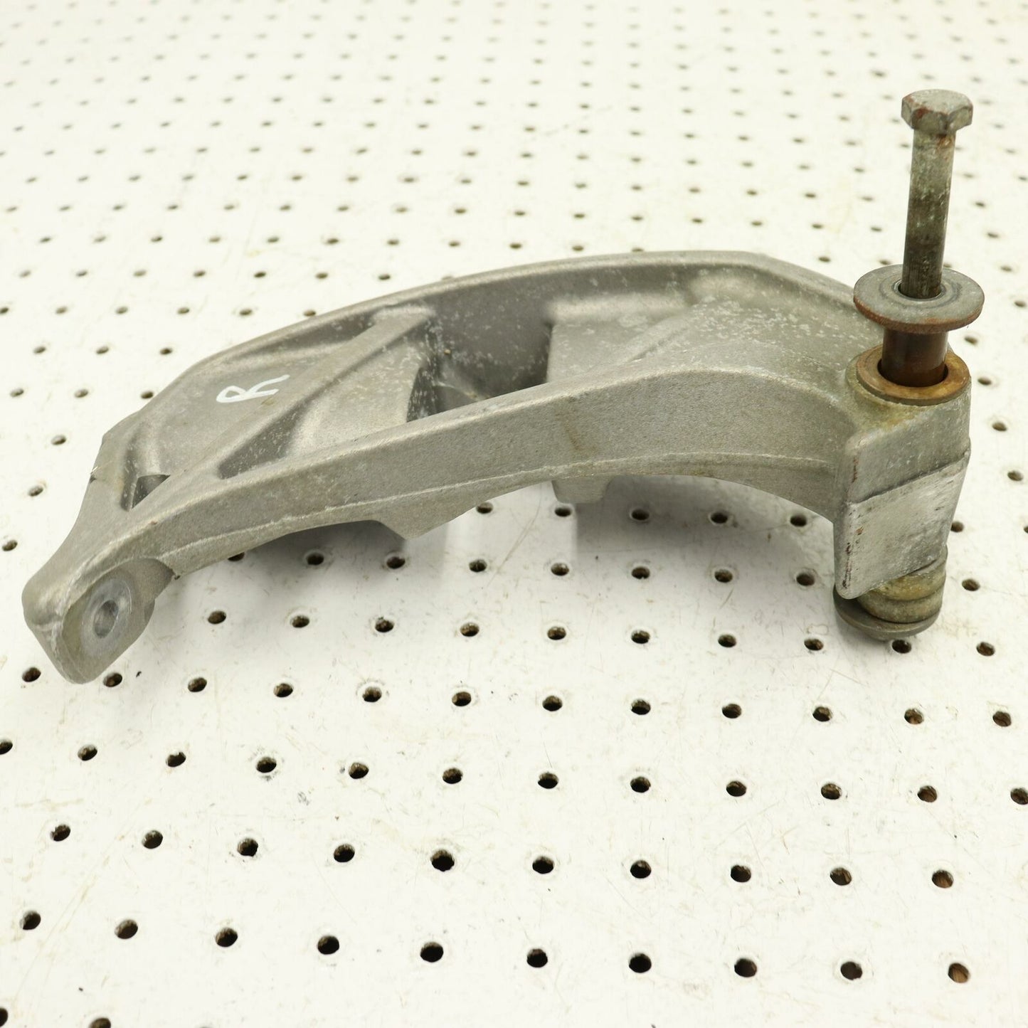 2007 POLARIS RMK 600 RIGHT FRONT STEERING ARM SPINDLE KNUCKLE 1822798