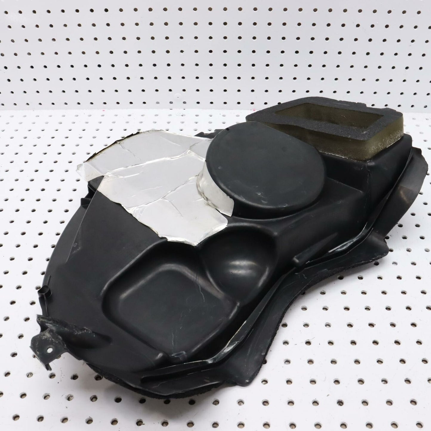 2006 POLARIS CLASSIC 700 AIR PLENUM, HEADLIGHT ACCESSS COVER 2633044