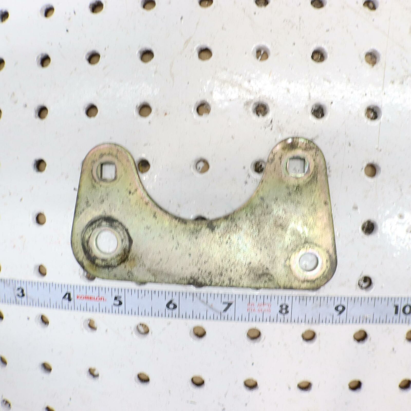 2006 POLARIS SWITCHBACK PLATE FRT MNT 5249387