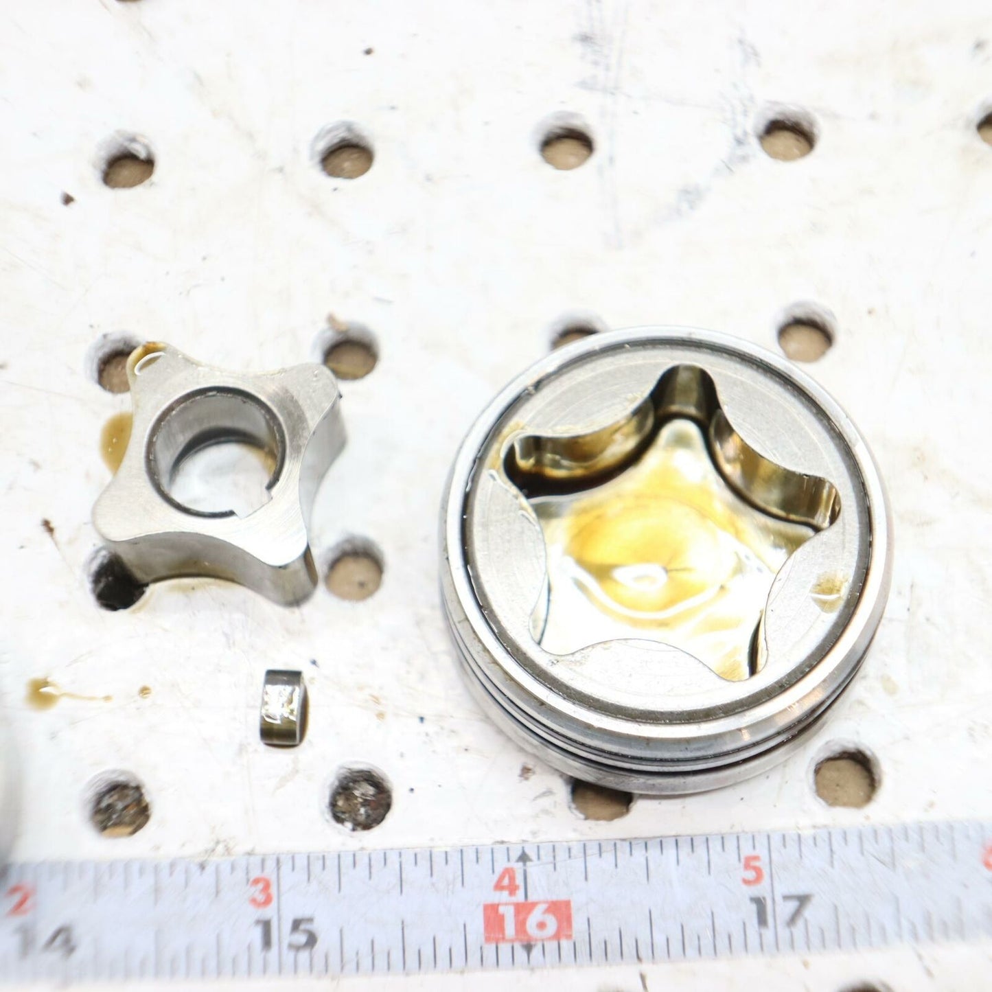 2006 POLARIS SWITCHBACK OIL PUMP  0451857 0452981 0451403