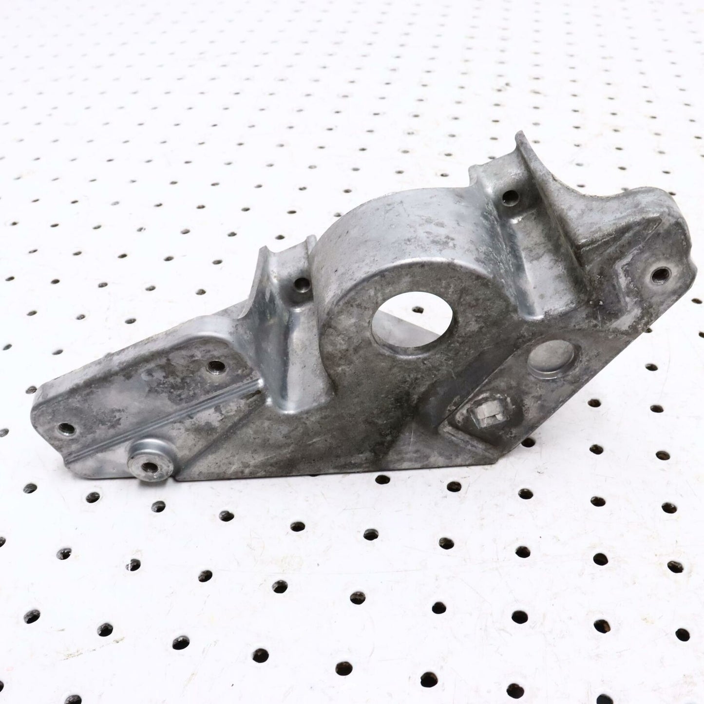 2006 POLARIS CLASSIC 700 ENGINE MOTOR MOUNT BRACKET 5134871