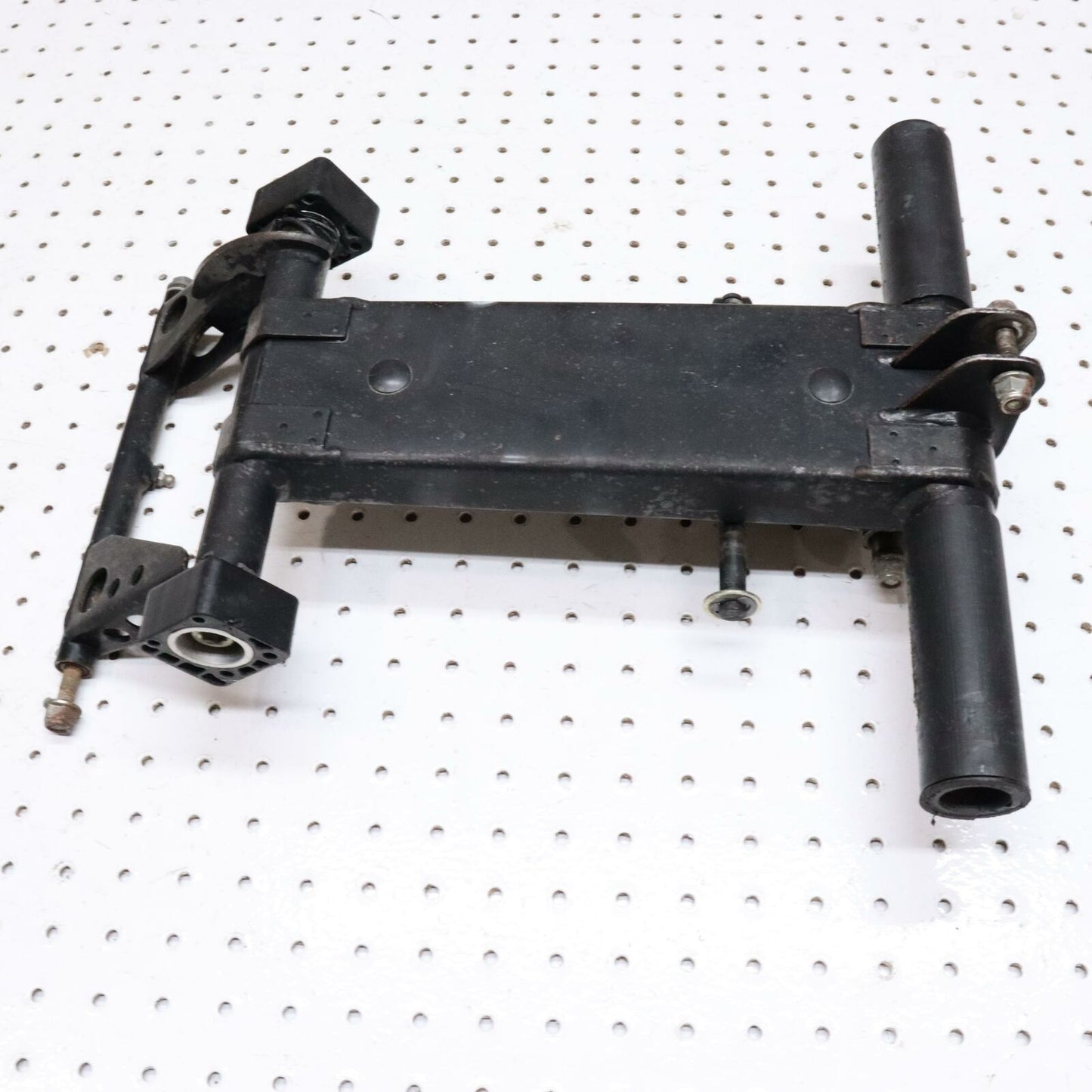 2006 SKI-DOO MXZ 800 REAR BACK SUSPENSION FRONT TORQUE PIVOT ARM 503191119