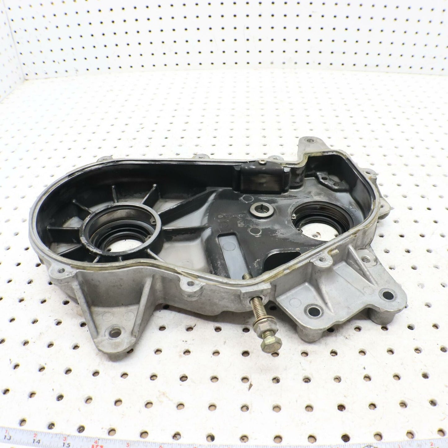 2006 POLARIS FST SWITCHBACK TRACK CHAIN HOUSING CASE 1332318