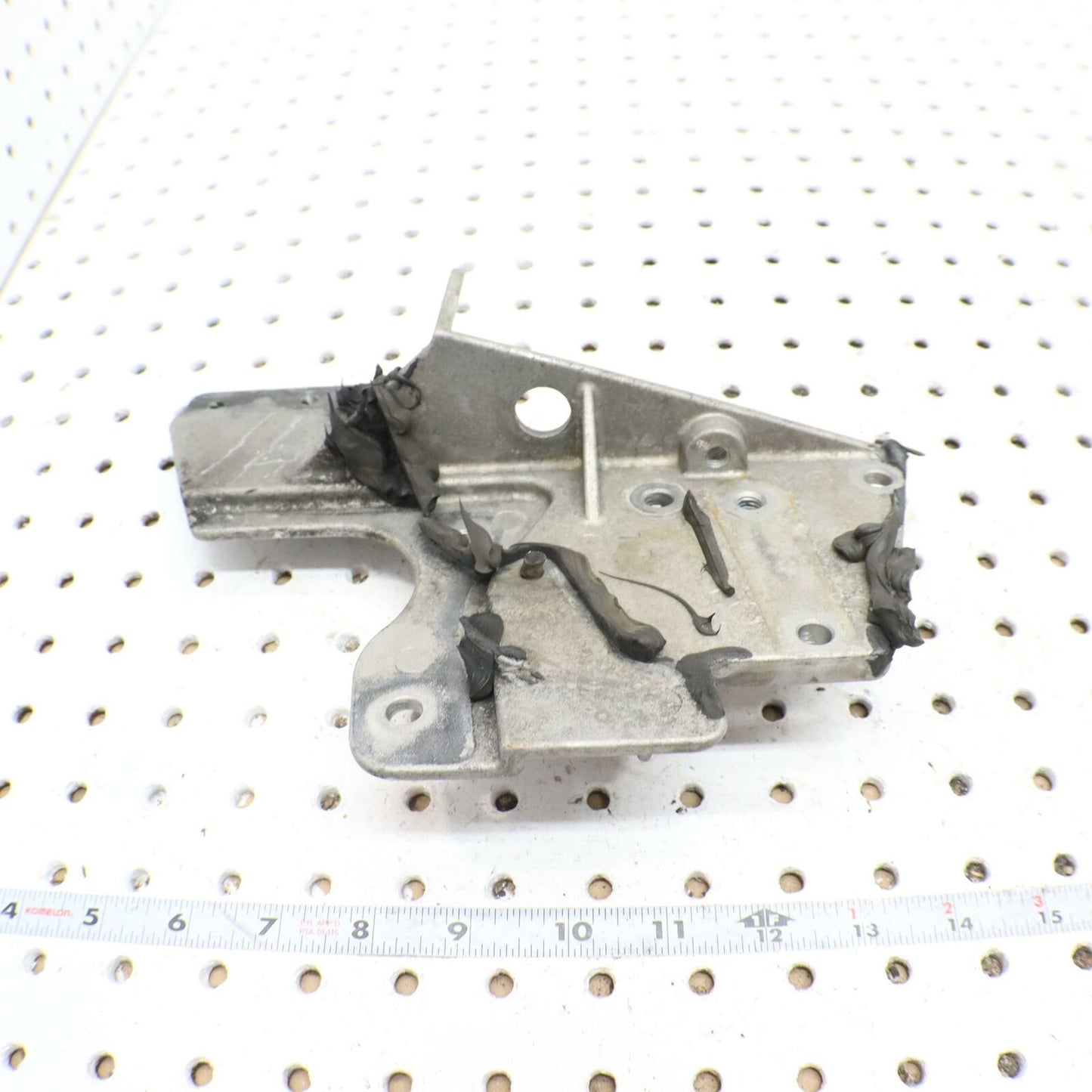 2006 POLARIS SWITCHBACK SUPPORT SHOCK TOWER, LH, MACH 5134777