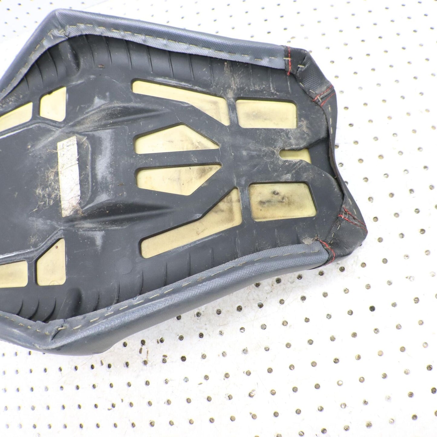 2015 POLARIS SWITCHBACK 800 SEAT 2686122 CRACKED COVER