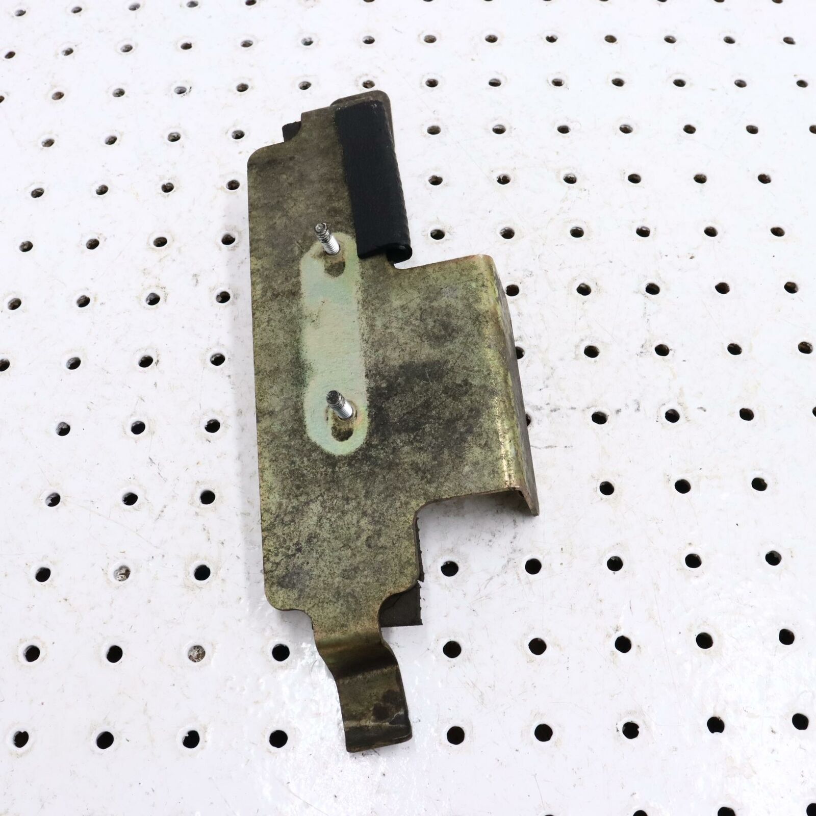 2006 POLARIS SWITCHBACK BATTERY BOX HOLDER COVER 1015168; 1016727