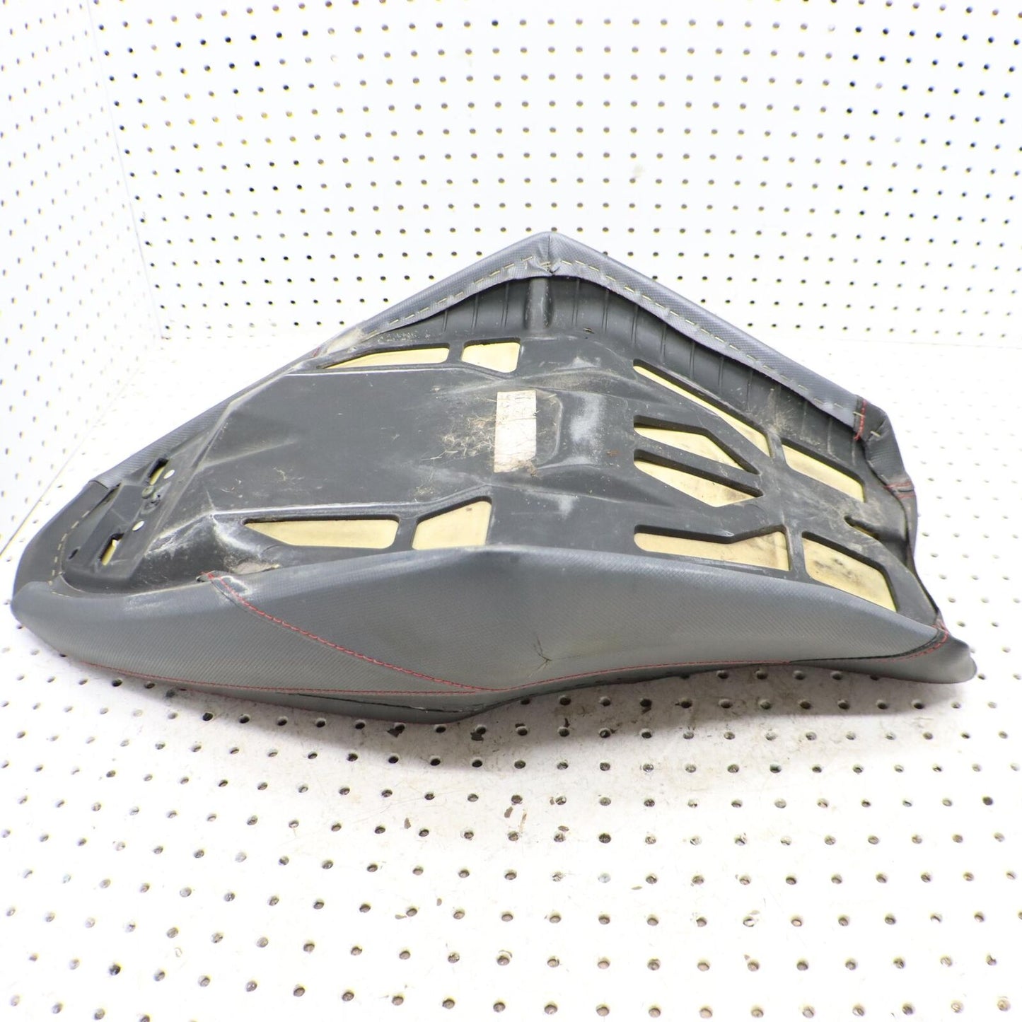 2015 POLARIS SWITCHBACK 800 SEAT 2686122 CRACKED COVER