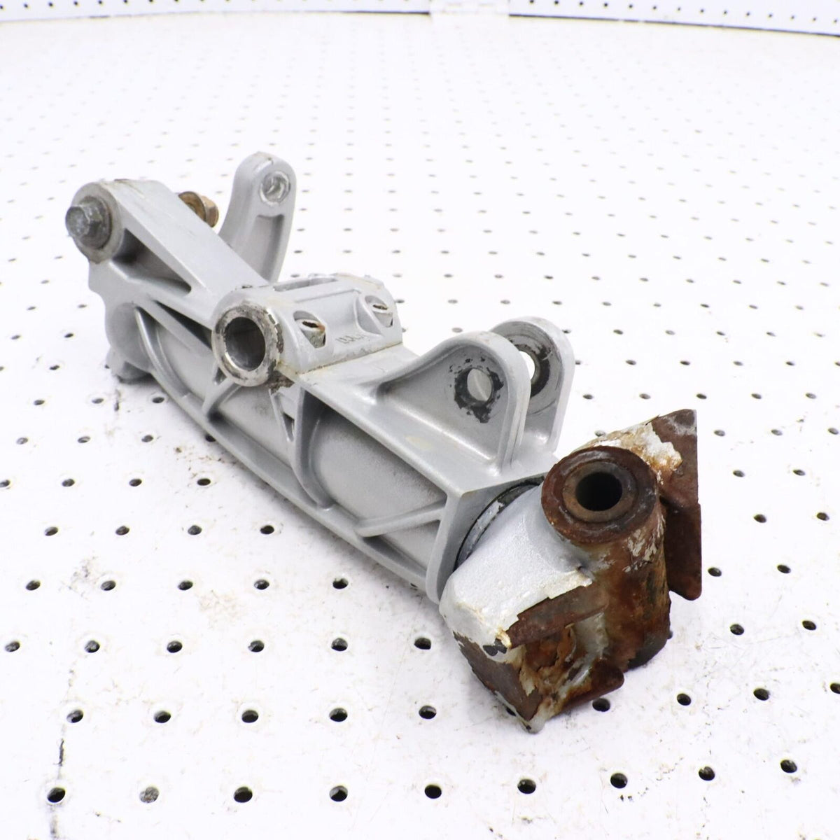 2007 ARCTIC CAT F5 RIGHT FRONT STEERING ARM SPINDLE KNUCKLE 2703-220