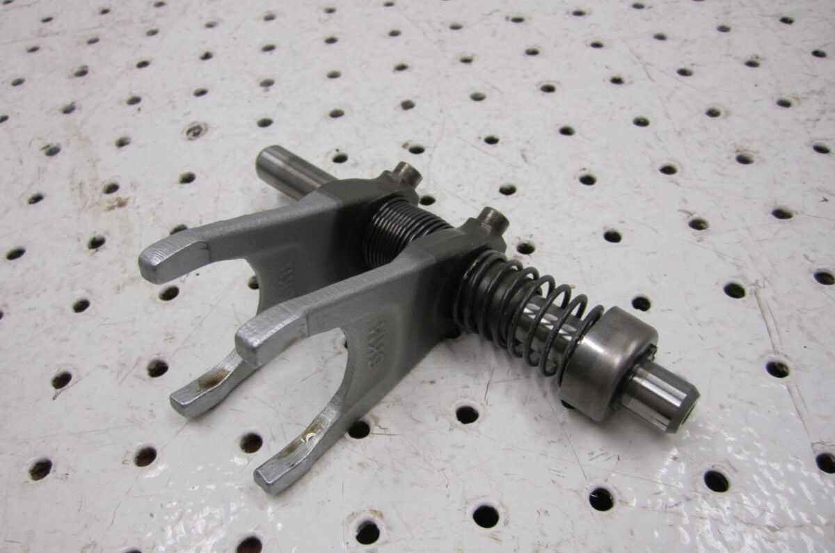 2002 YAMAHA GRIZZLY 660 4X4 SHIFT FORK ASSEMBLY 5KM-18511 5KM-18512