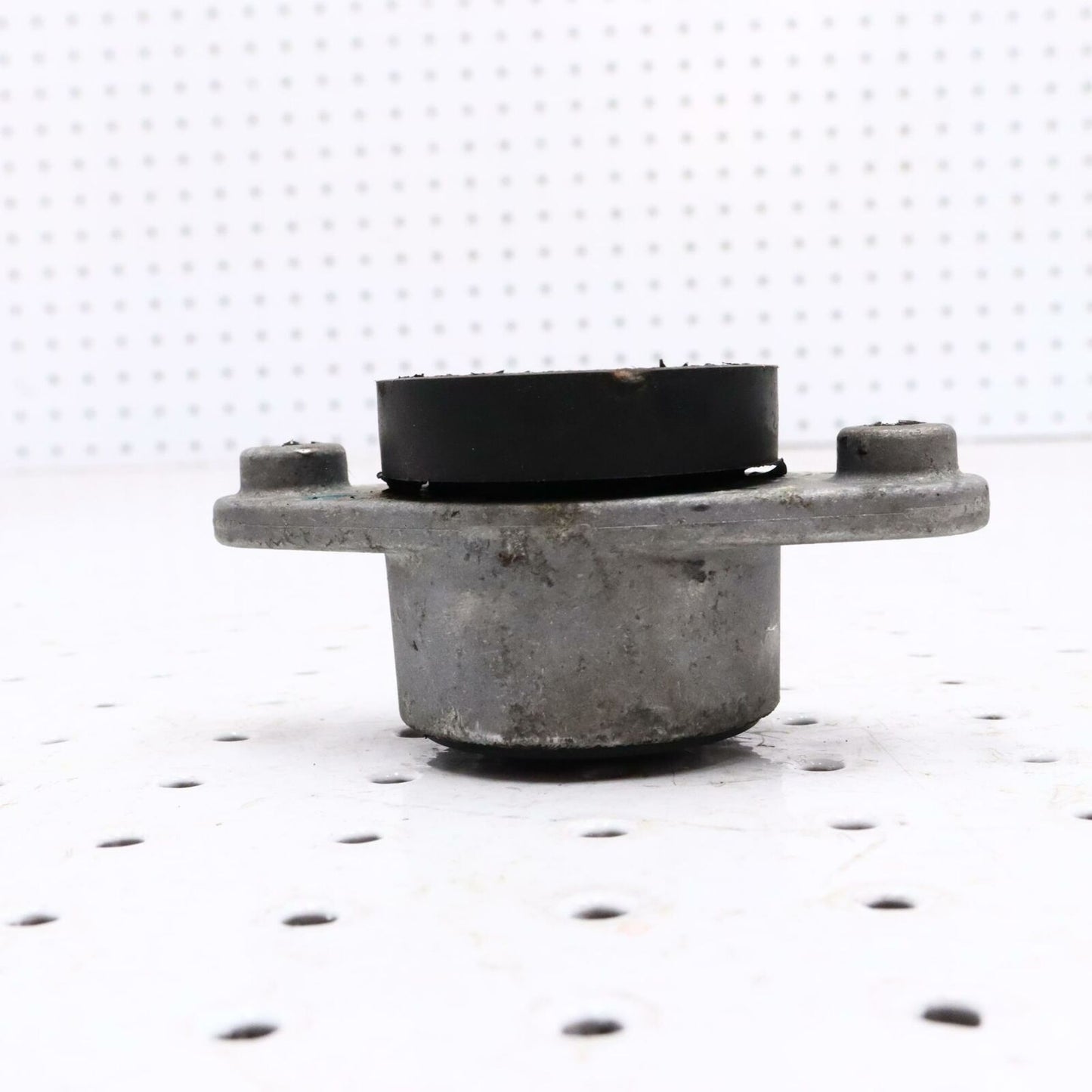 2006 POLARIS CLASSIC 700 ENGINE MOTOR MOUNT BRACKET 3021753