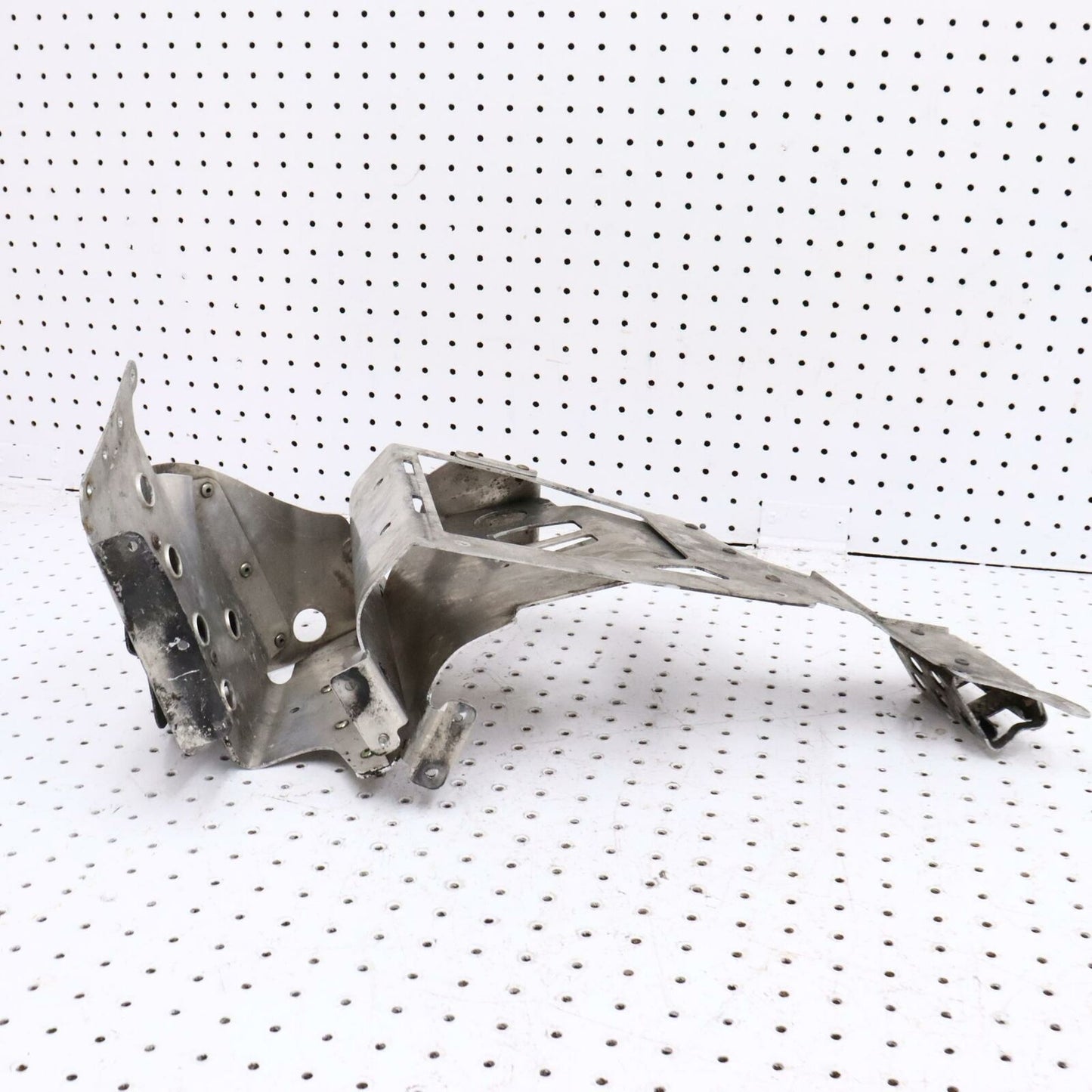 2006 POLARIS CLASSIC 700 LEFT FRONT FOOT HOLDER REST STAY FOOTREST WELL 1015301