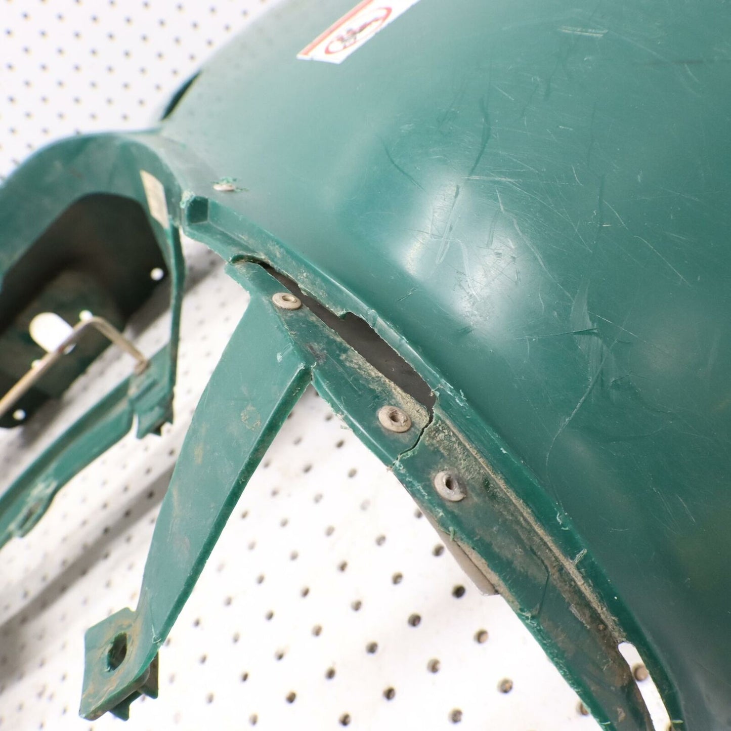 2000 POLARIS MAGNUM 325 REAR FENDER CAB GREEN 5432117-195 5432117-400