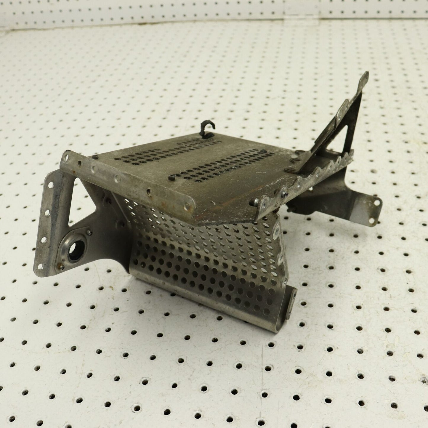 2009 ARCTIC CAT M1000 RIGHT FRONT FOOT HOLDER REST STAY FOOTREST WELL 4706-034