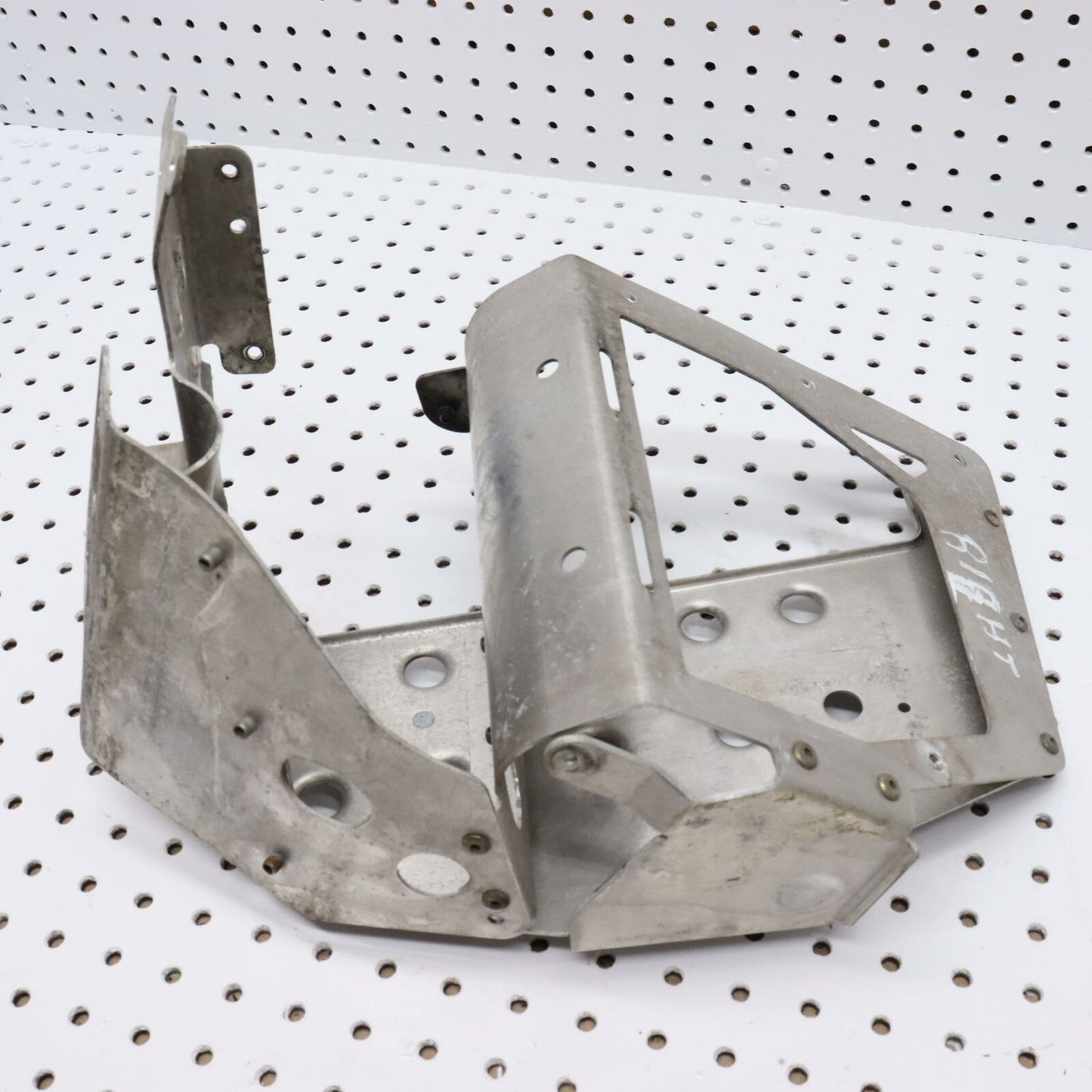2007 POLARIS IQ 600 RIGHT FRONT FOOT HOLDER REST STAY FOOTREST WELL 1015670