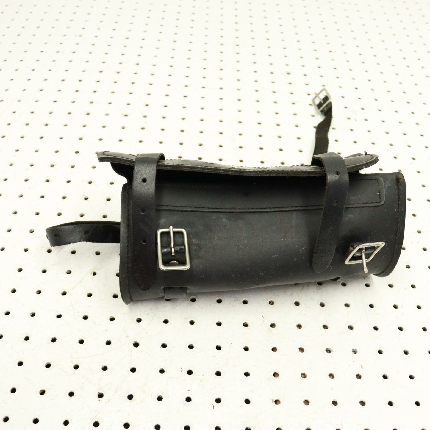 2003 SUZUKI SAVAGE 650 FRONT STORAGE LUGGAGE COMPARTMENT BAG LEATHER