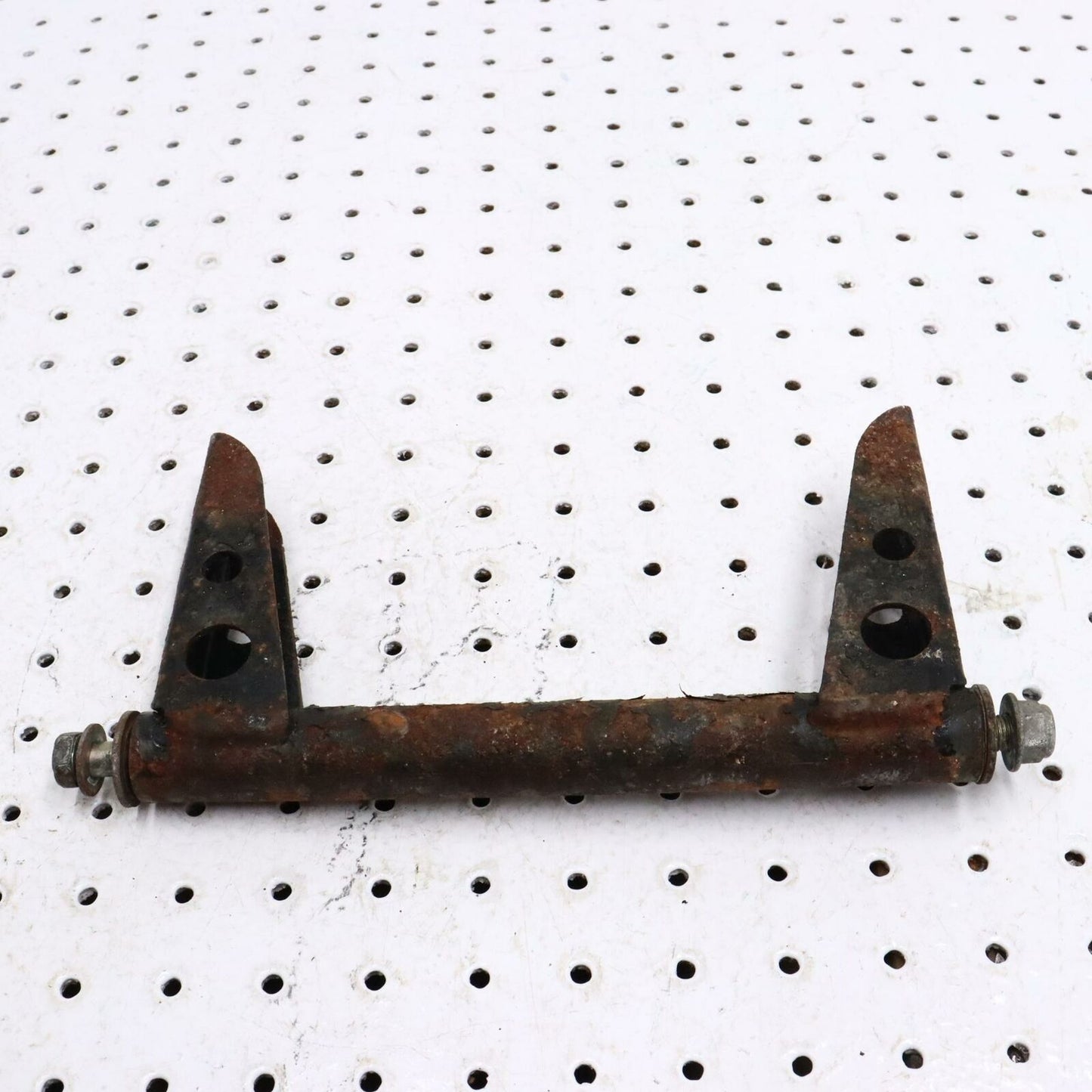 2007 POLARIS IQ 600 REAR SUSPENSION REAR PIVOT BRACKET 1541928-067