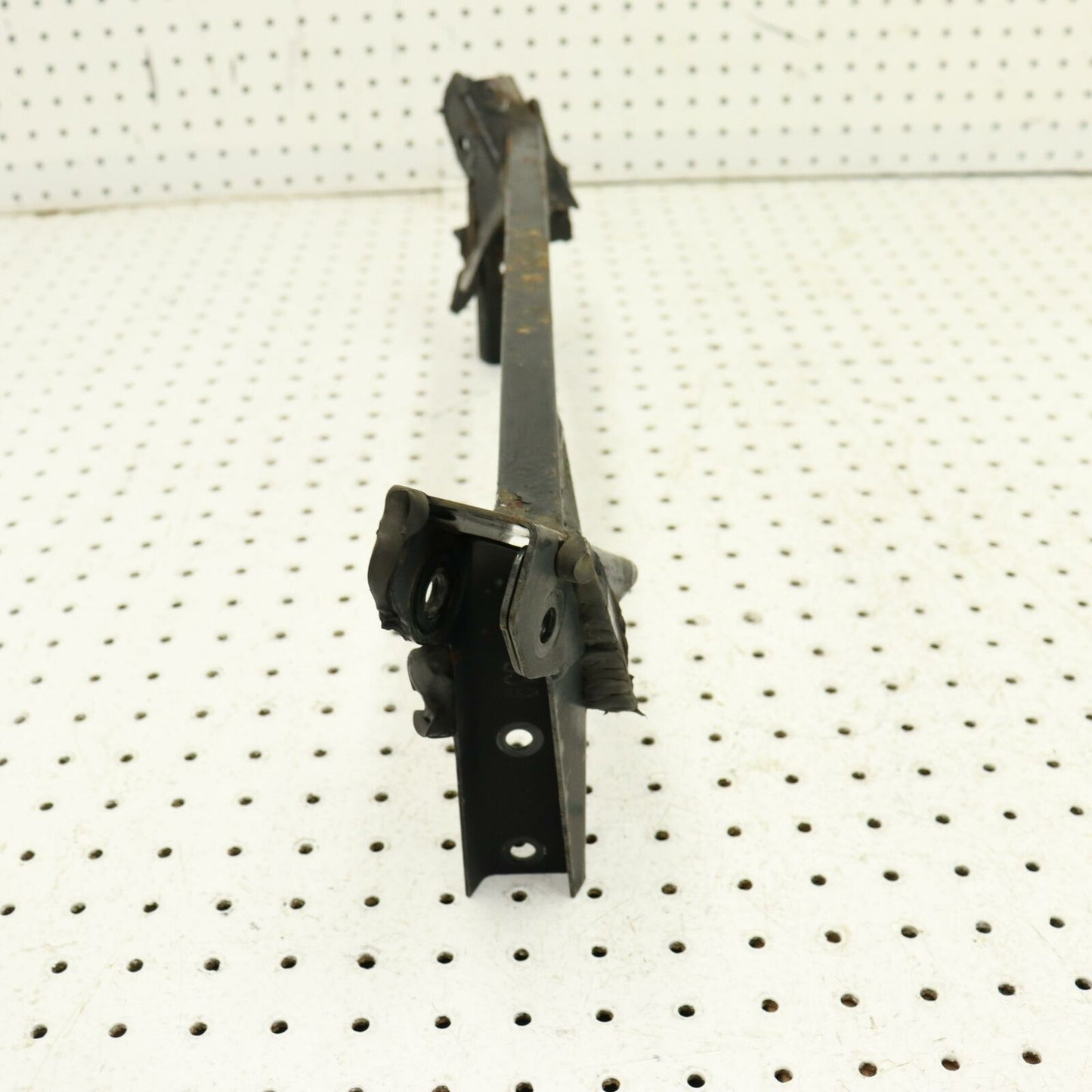 2007 POLARIS RMK 600 CENTER BULKHEAD FRAME SUPPORT BRACE BRACKET 1015368-067