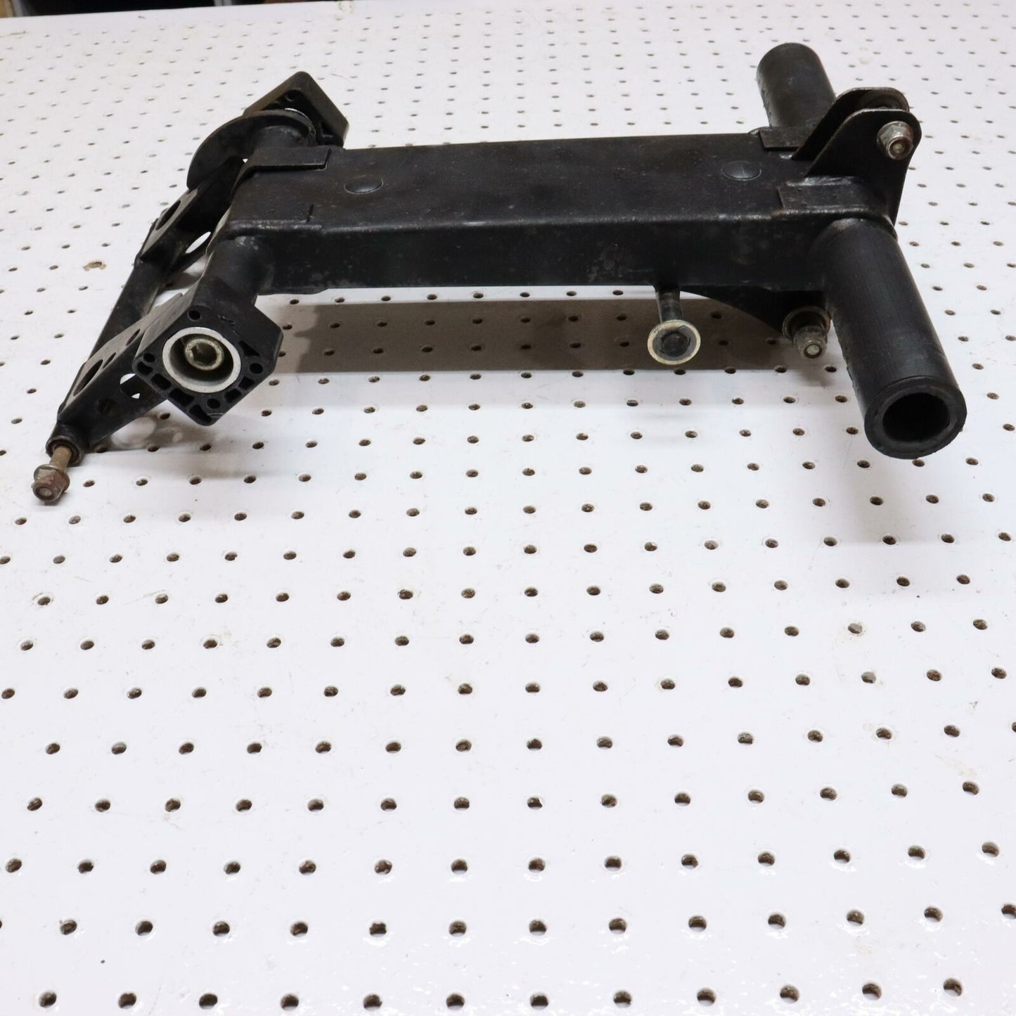2006 SKI-DOO MXZ 800 REAR BACK SUSPENSION FRONT TORQUE PIVOT ARM 503191119