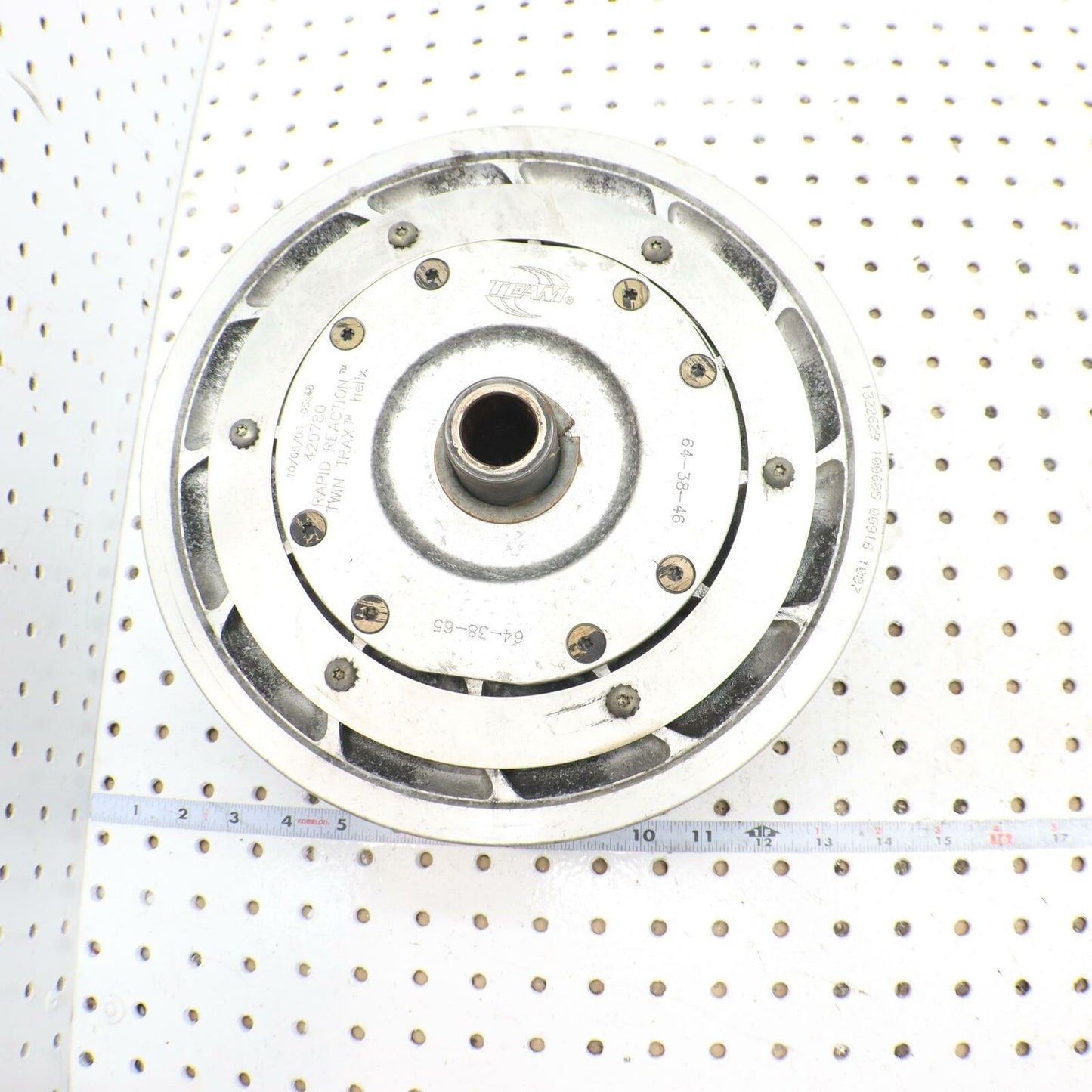2006 POLARIS SWITCHBACK TEAM SECONDARY DRIVEN CLUTCH ASSEMBLY 1322628; 1322629