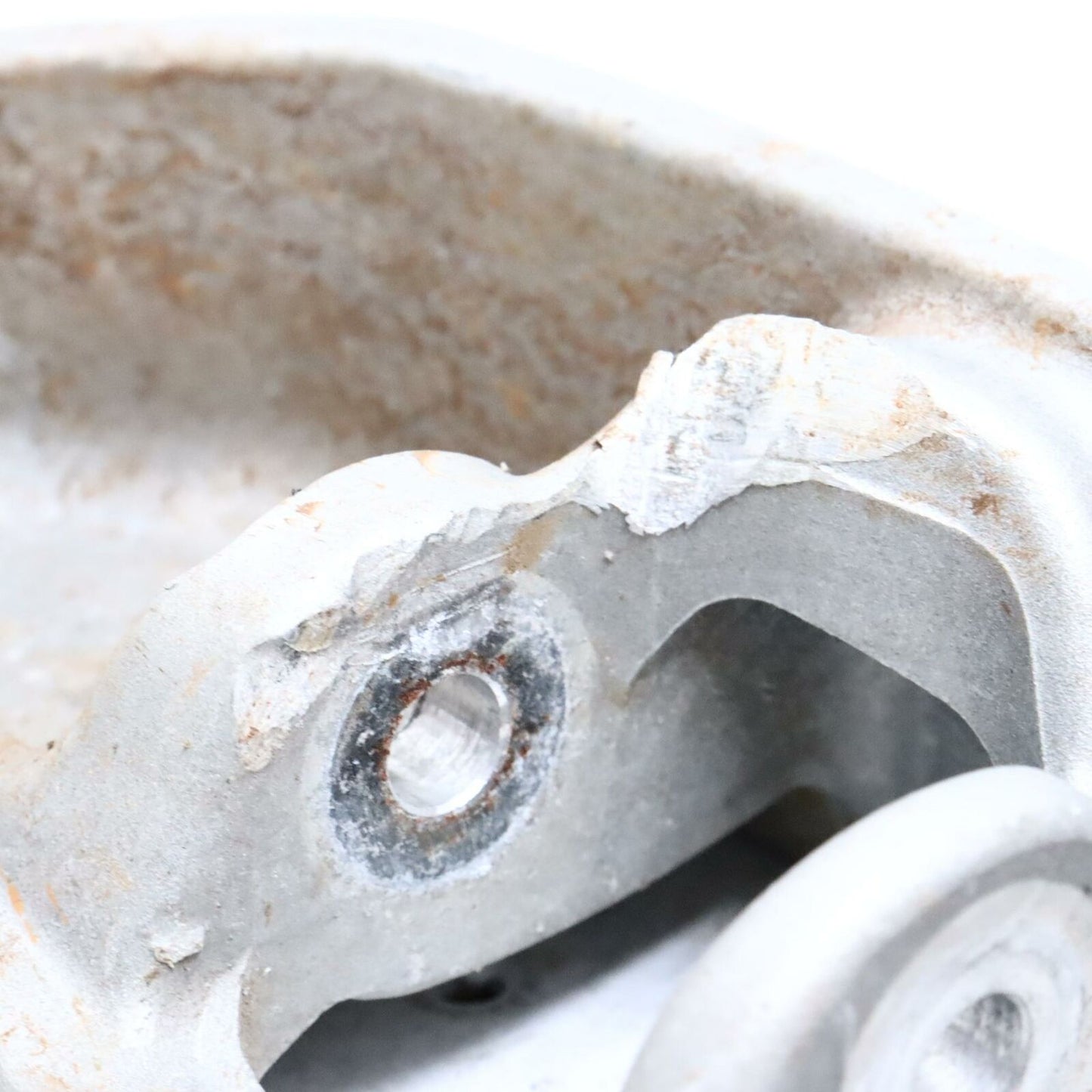 2006 POLARIS RMK 700 RIGHT FRONT STEERING ARM SPINDLE KNUCKLE 1822798