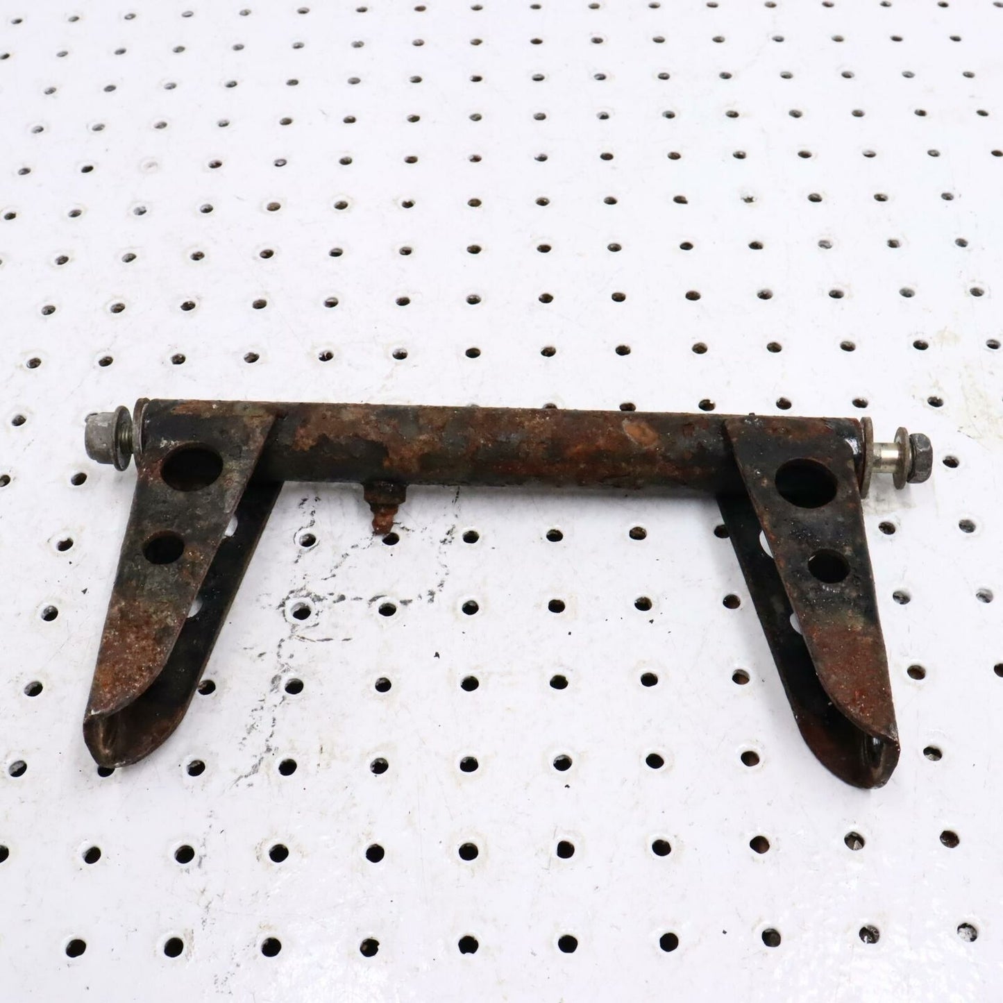 2007 POLARIS IQ 600 REAR SUSPENSION REAR PIVOT BRACKET 1541928-067