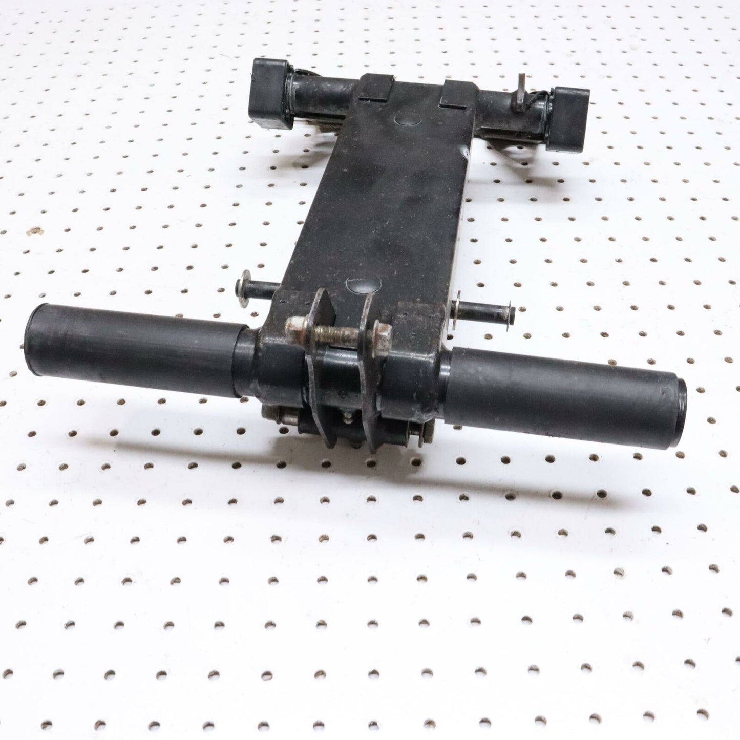 2006 SKI-DOO MXZ 800 REAR BACK SUSPENSION FRONT TORQUE PIVOT ARM 503191119