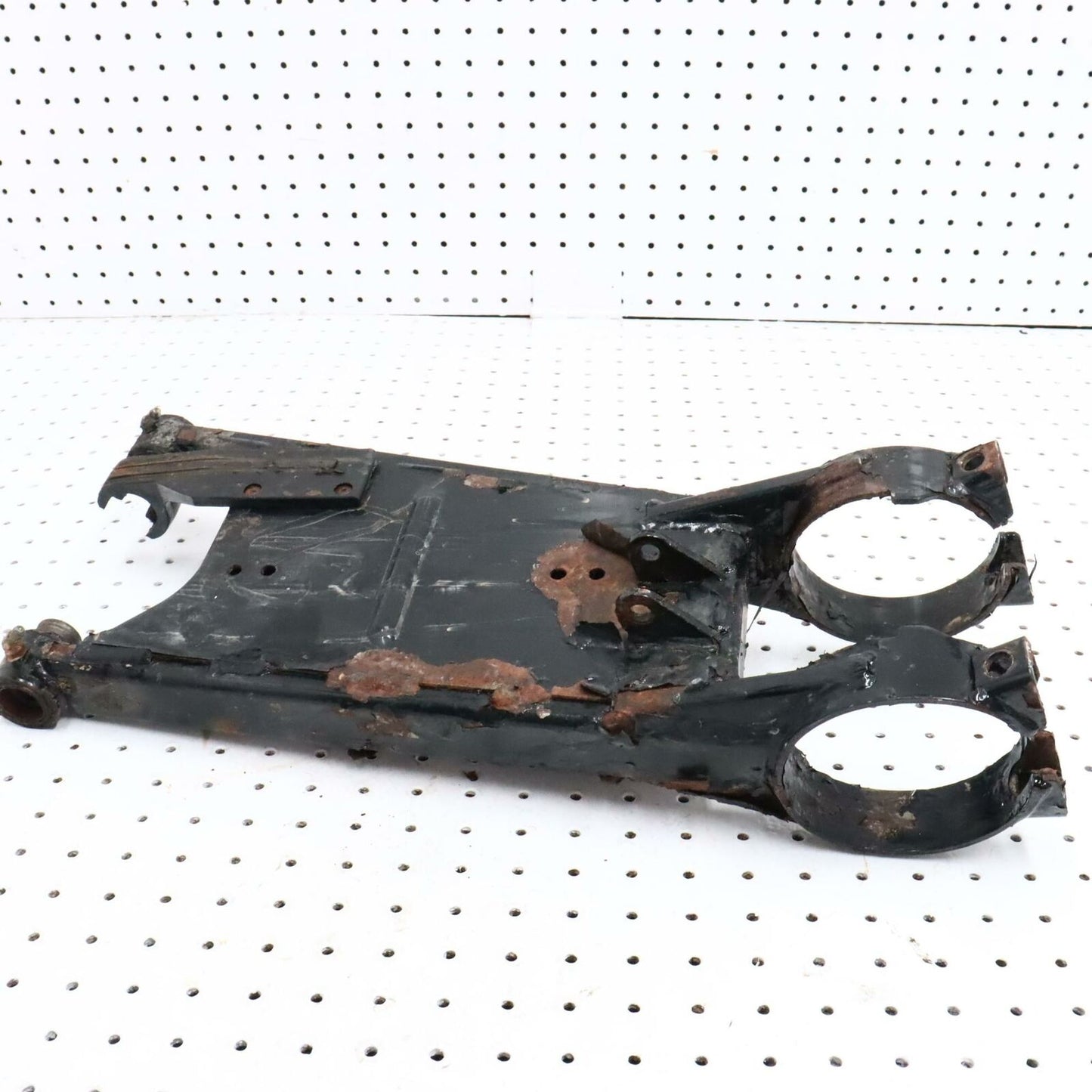 1996 POLARIS XPLORER 400L REAR SWINGARM BACK SUSPENSION SWING ARM 1580090