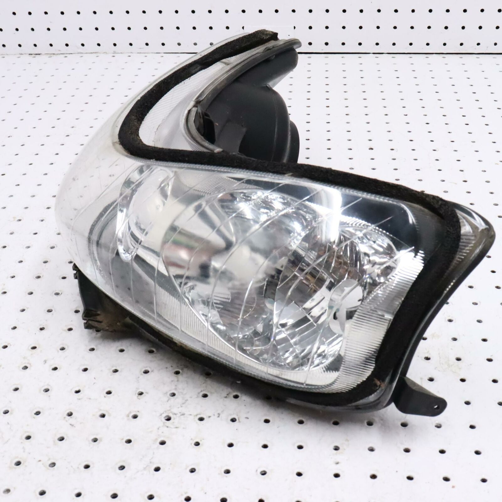 2006 POLARIS SWITCHBACK FRONT HEAD LIGHT LAMP HEADLIGHT 2410397