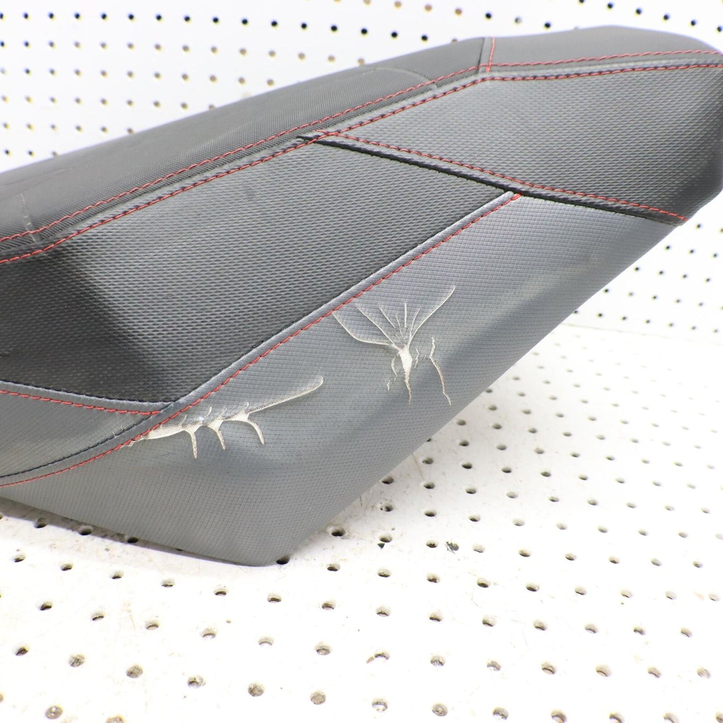 2015 POLARIS SWITCHBACK 800 SEAT 2686122 CRACKED COVER